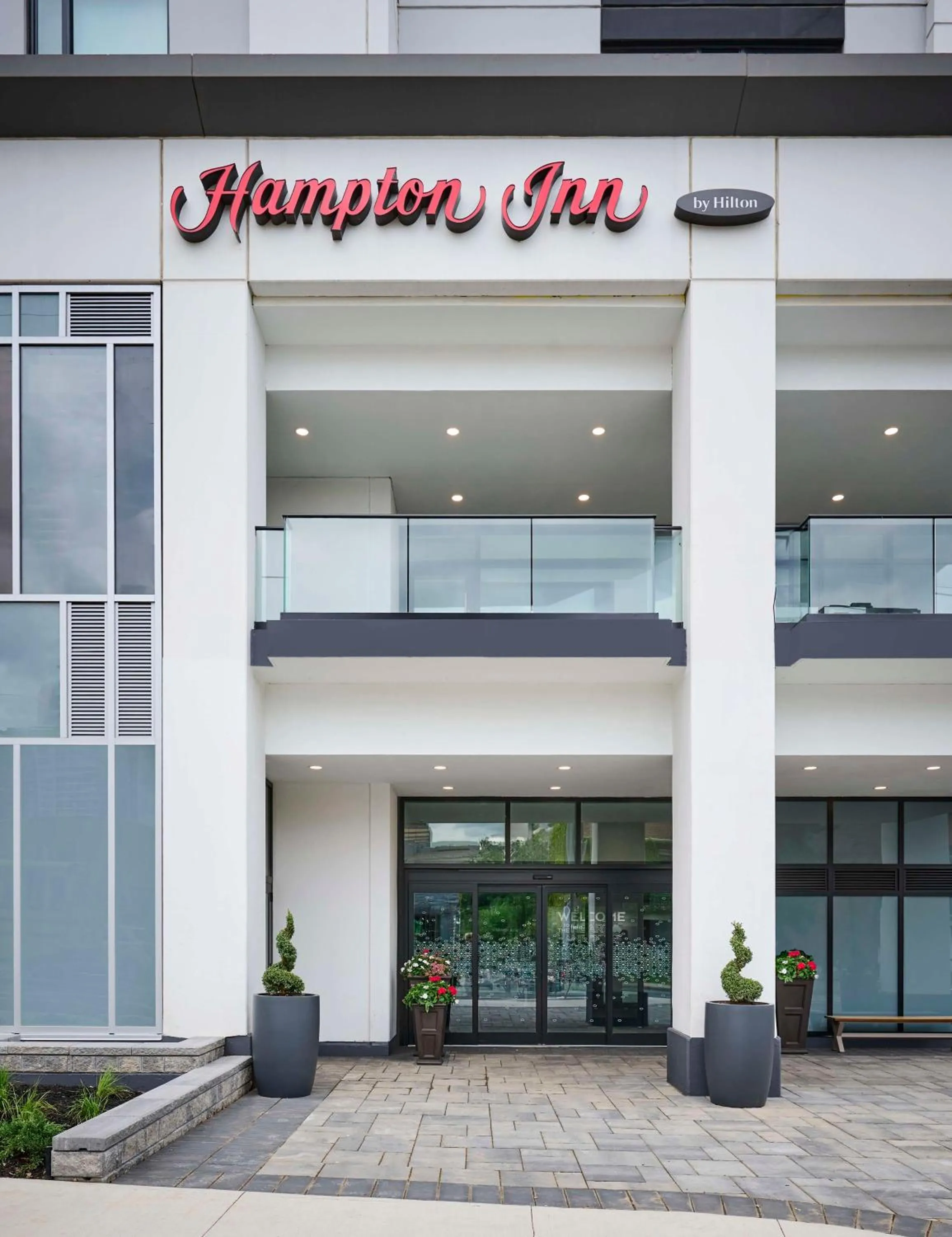 Property building in Hampton Inn By Hilton Hamilton