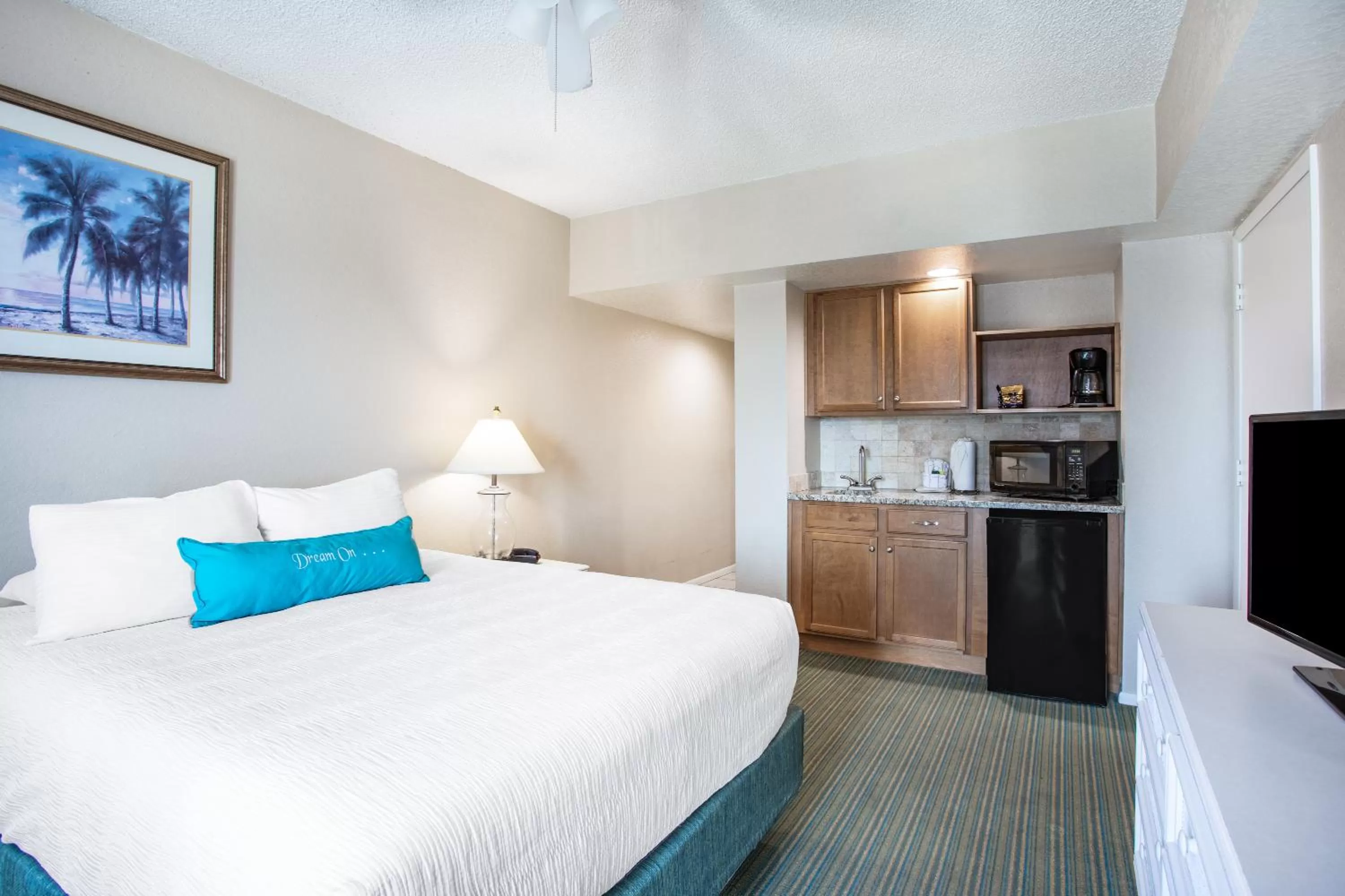 Kitchen or kitchenette in Coconut Palms Beach Resort II