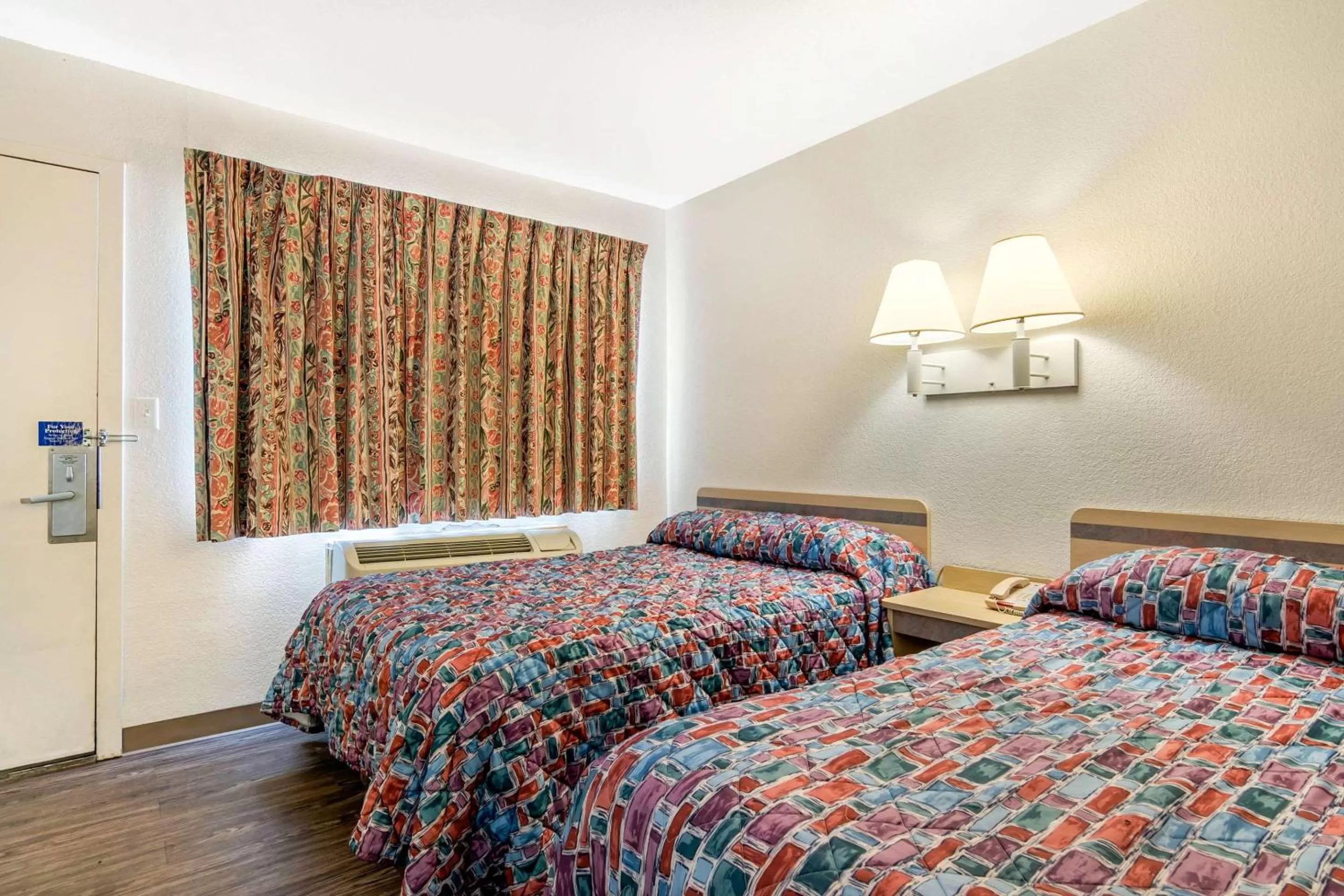 Photo of the whole room, Bed in Rodeway Inn