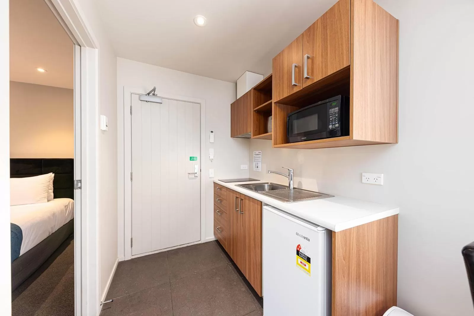 Kitchen or kitchenette, Bed in 311 Motel Riccarton