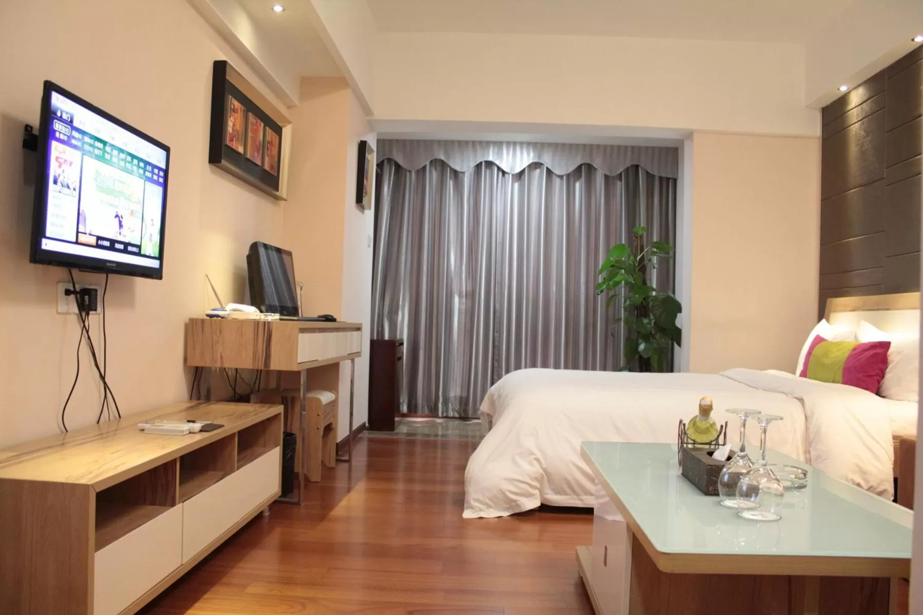 Photo of the whole room, TV/Entertainment Center in Guangzhou Victory Apartment