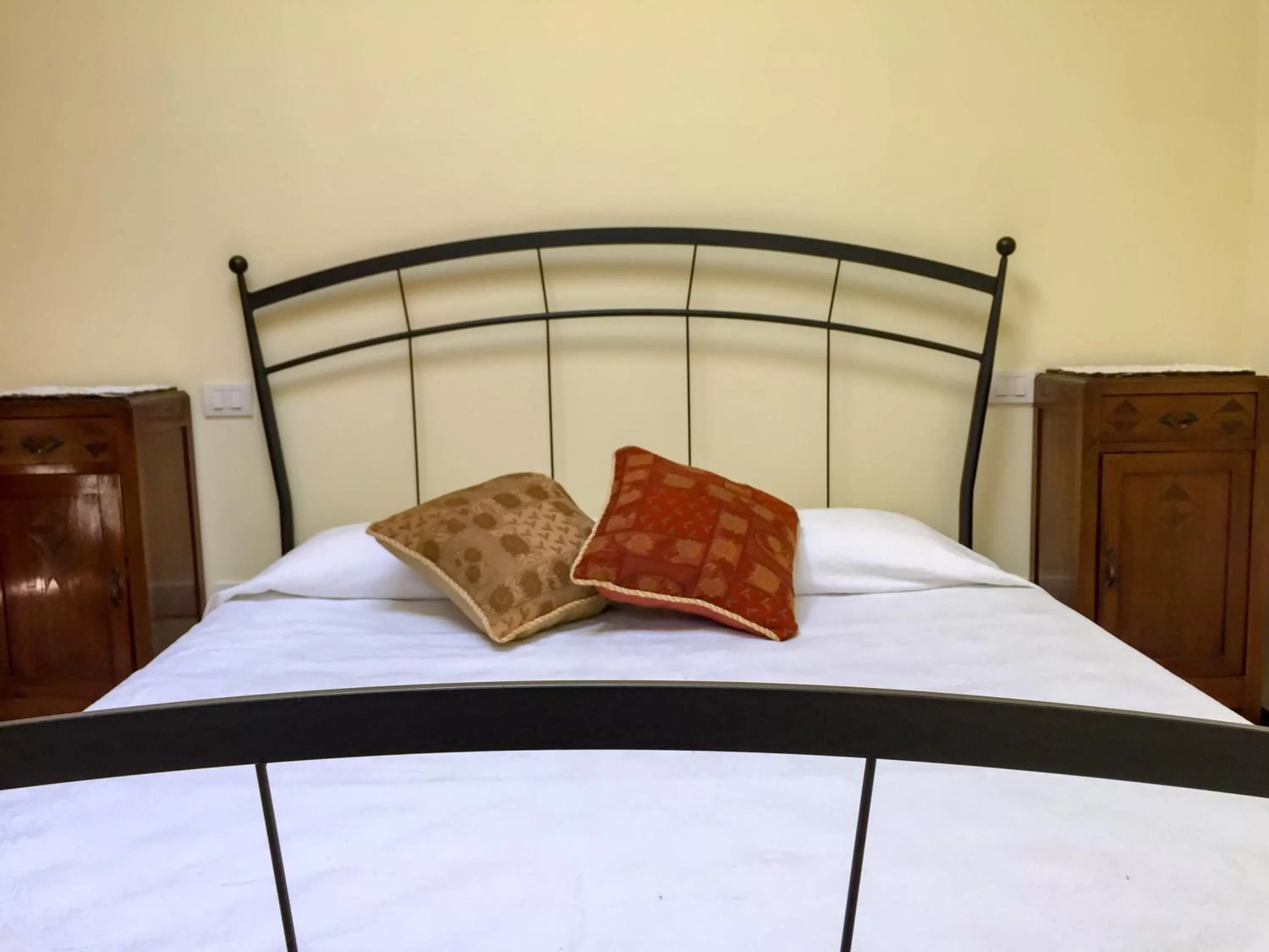 Bedroom, Bed in CASALE LA FATA -tipico toscano immerso nelle colline tra Lucca e Versilia, 6 appartamenti indipendenti