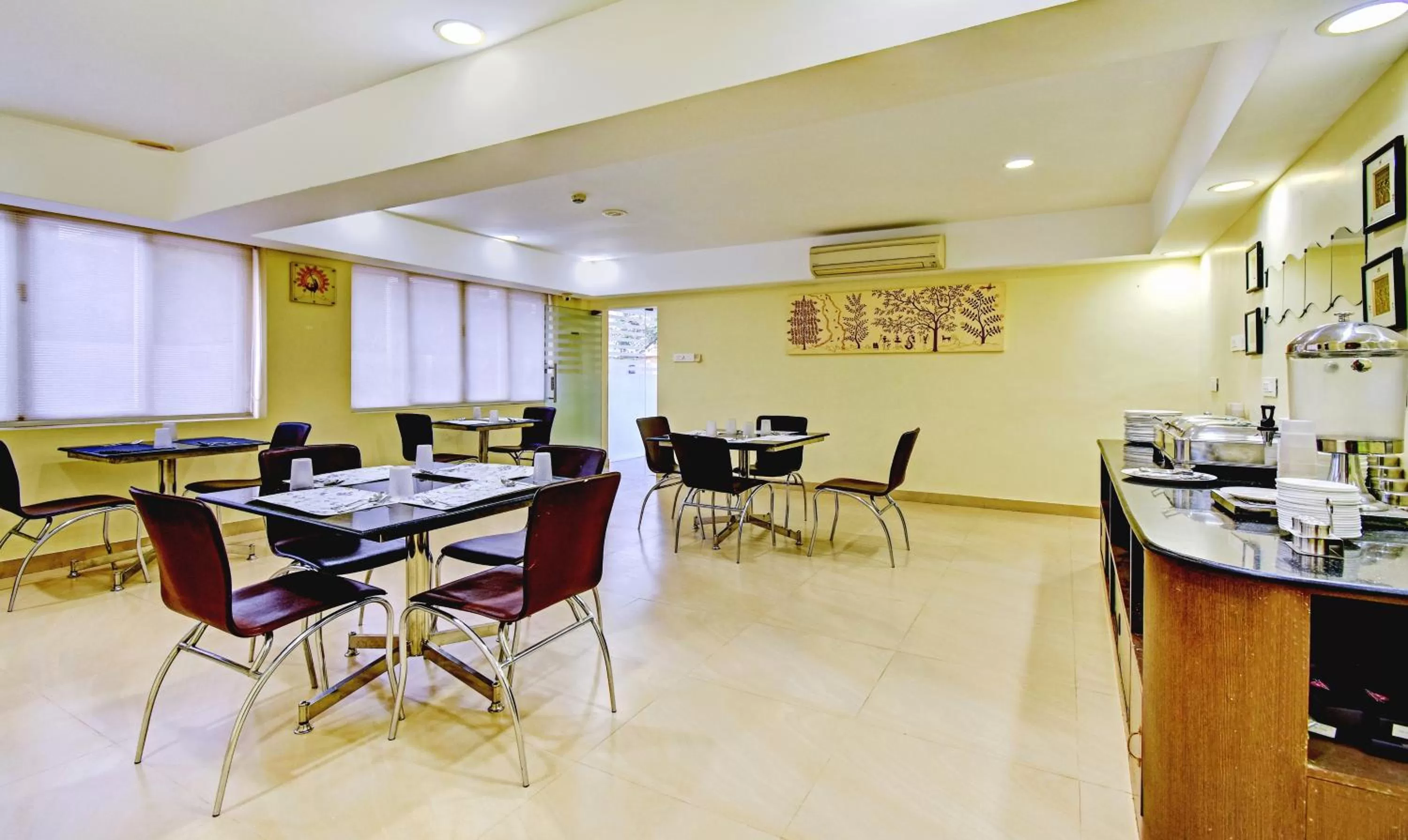 Dining area in Treebo Vapr Guindy Ekkatuthangal