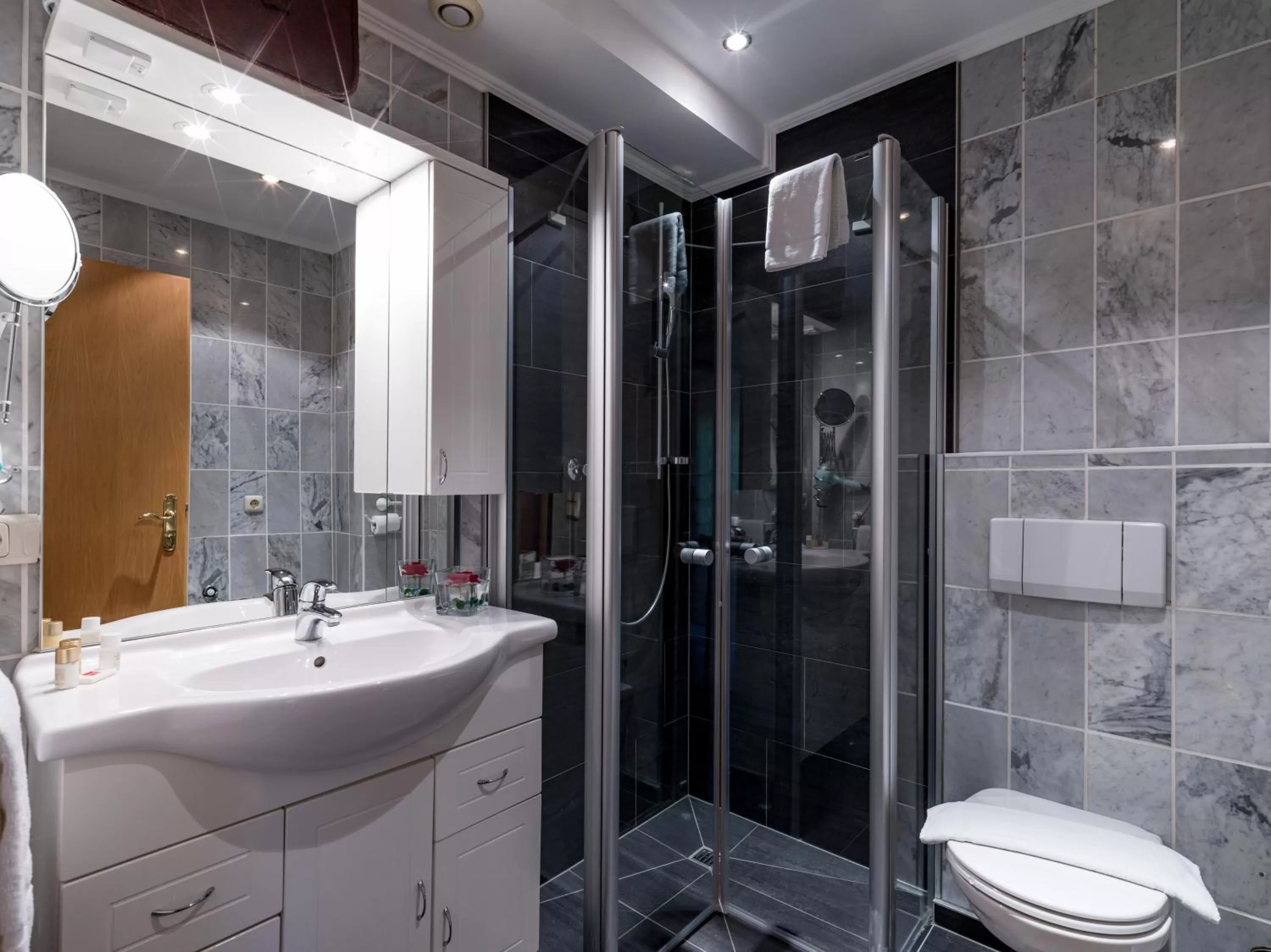 Bathroom in Apparthotel Tom Sojer