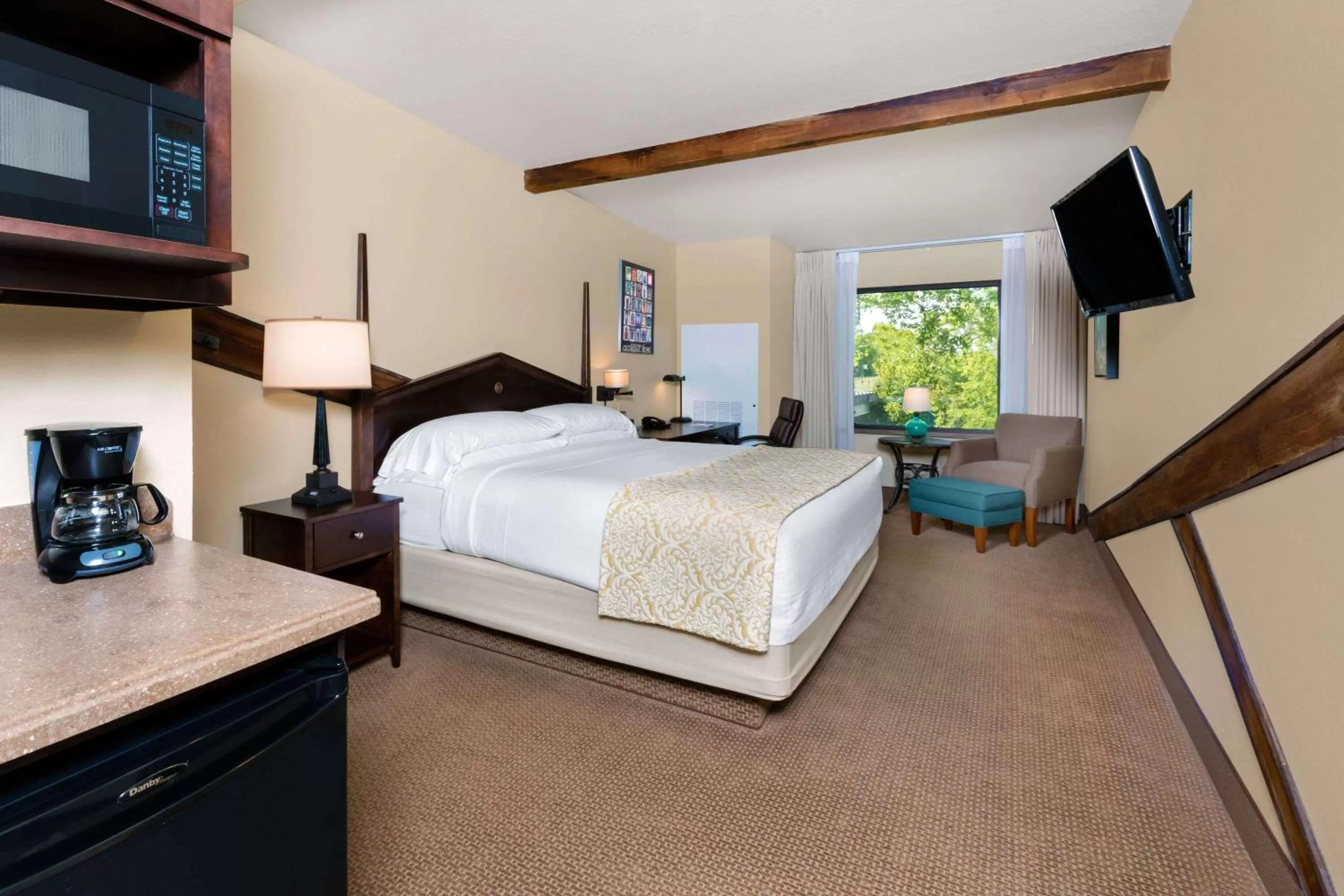 Photo of the whole room, Bed in Hawthorn Extended Stay by Wyndham Rome