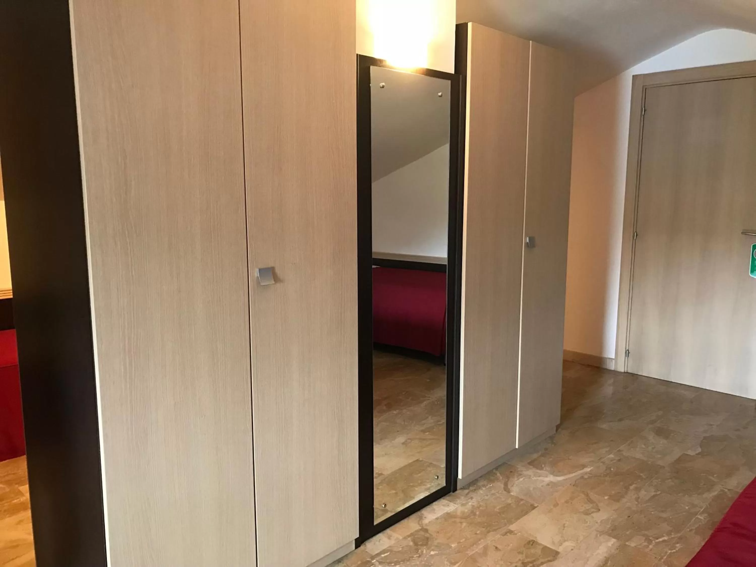 Bedroom in Rosso Di Sera