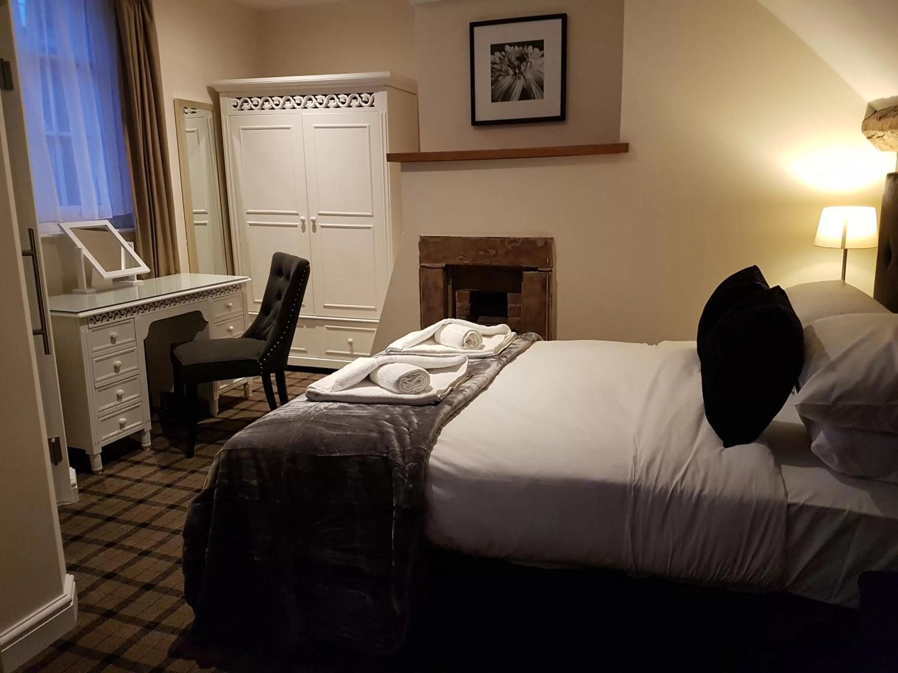 Bed in The Lion Hotel