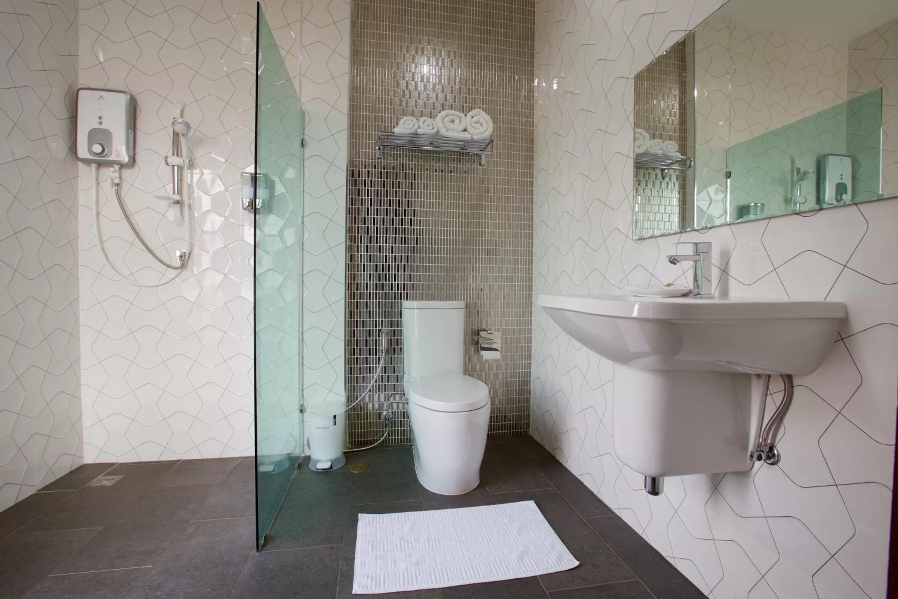 Photo of the whole room in 777 Food & Bed