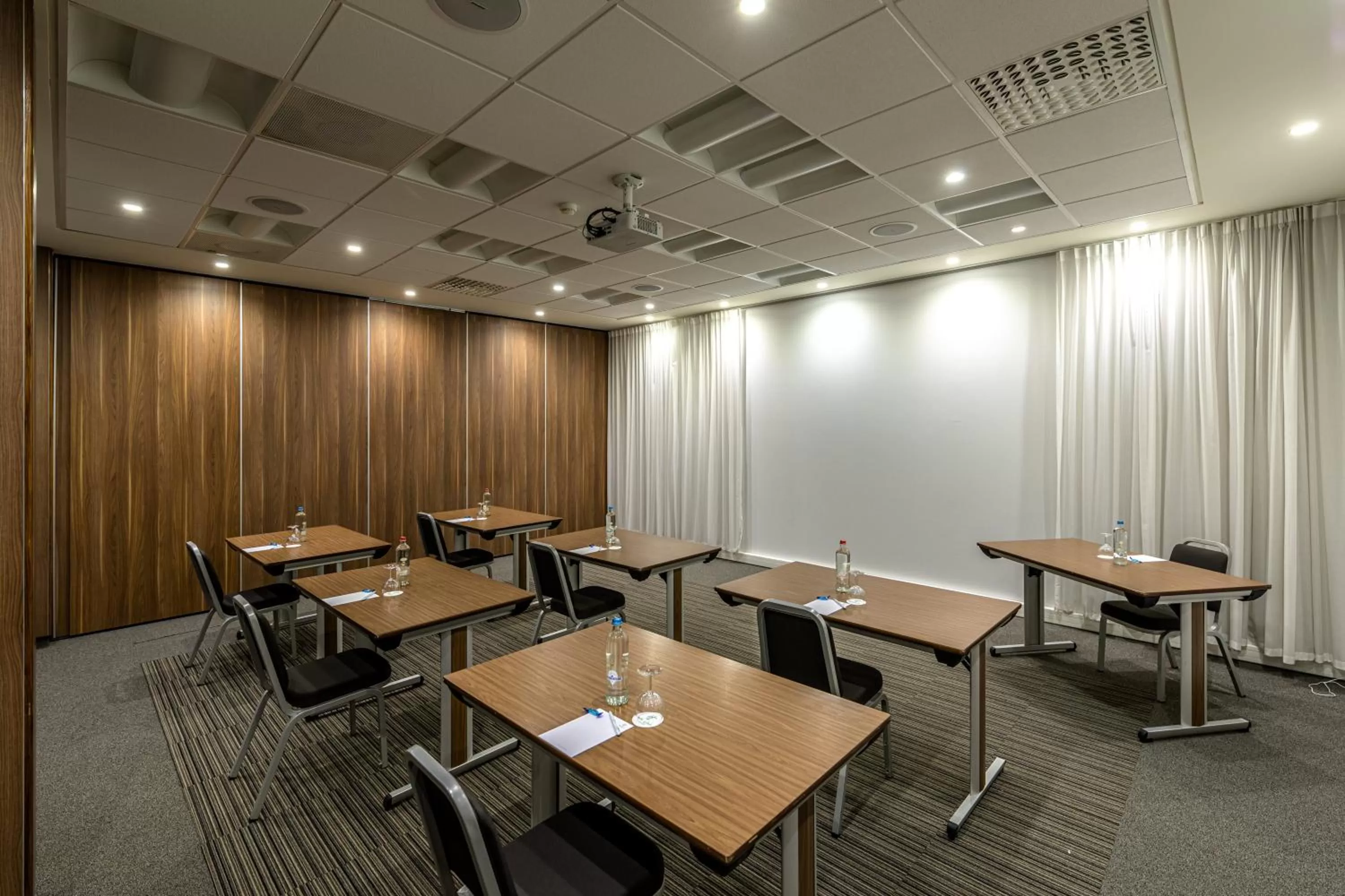 Meeting/conference room in Holiday Inn Gent Expo by IHG