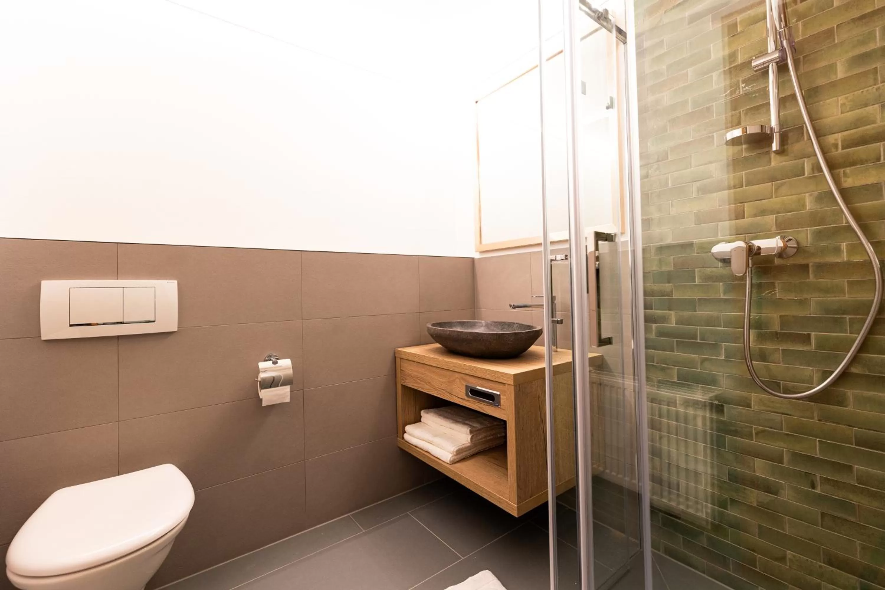 Bathroom in Wellness Aparthotel "Lechlife" incl Pool - 400m zum SKILIFT