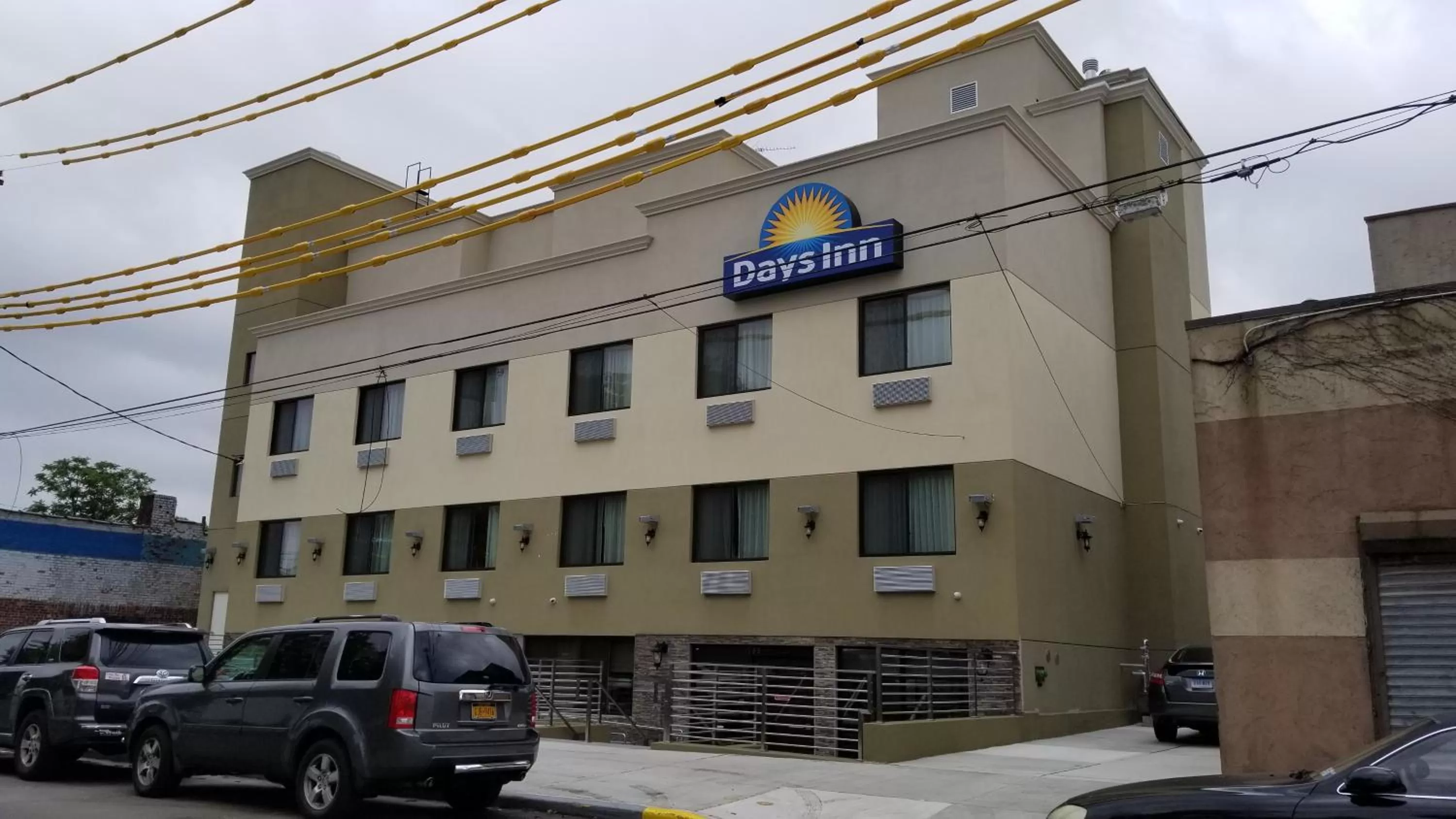 Facade/entrance in Days Inn by Wyndham Brooklyn Marine Park