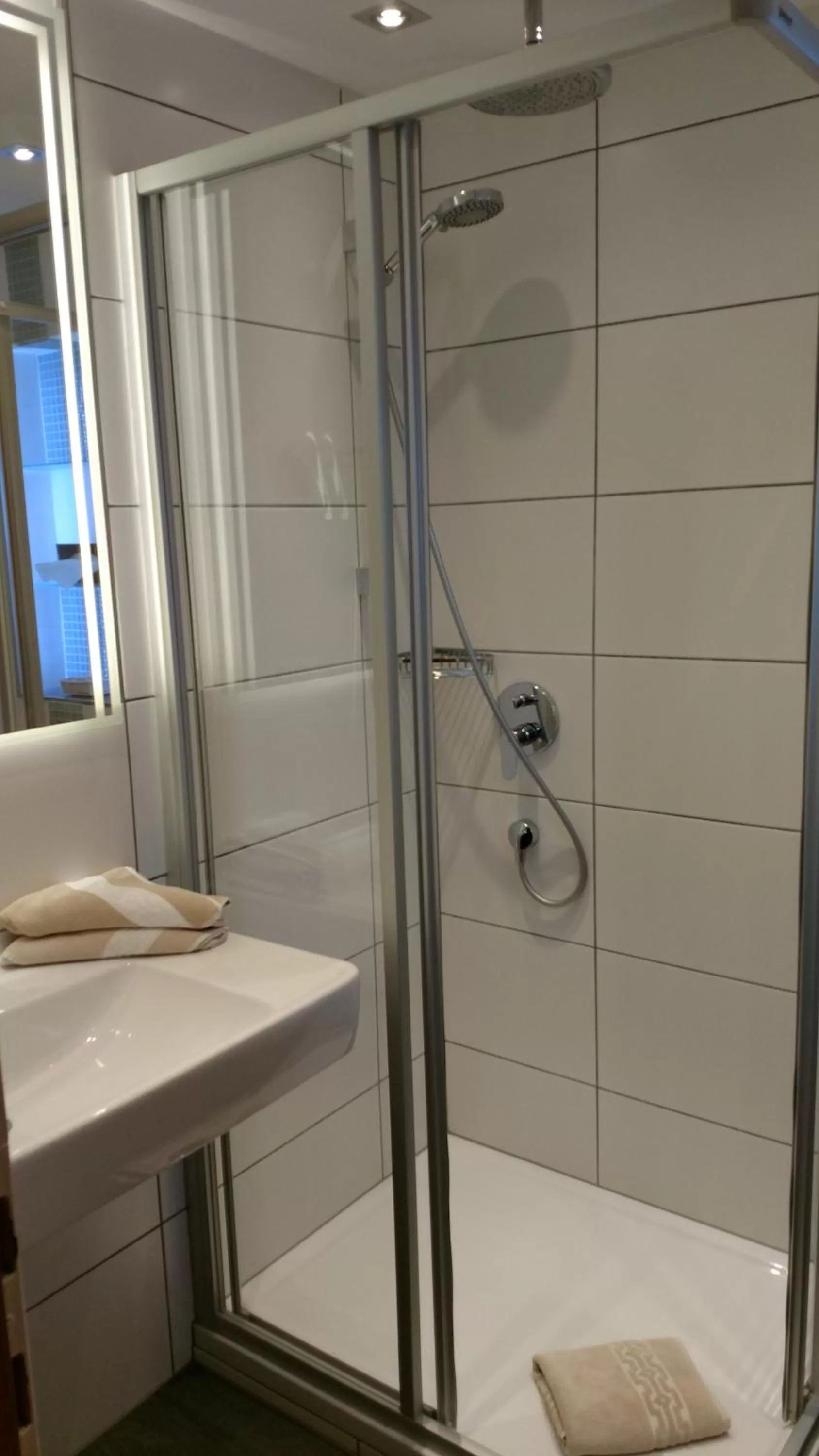 Bathroom in Hotel Neuwirt