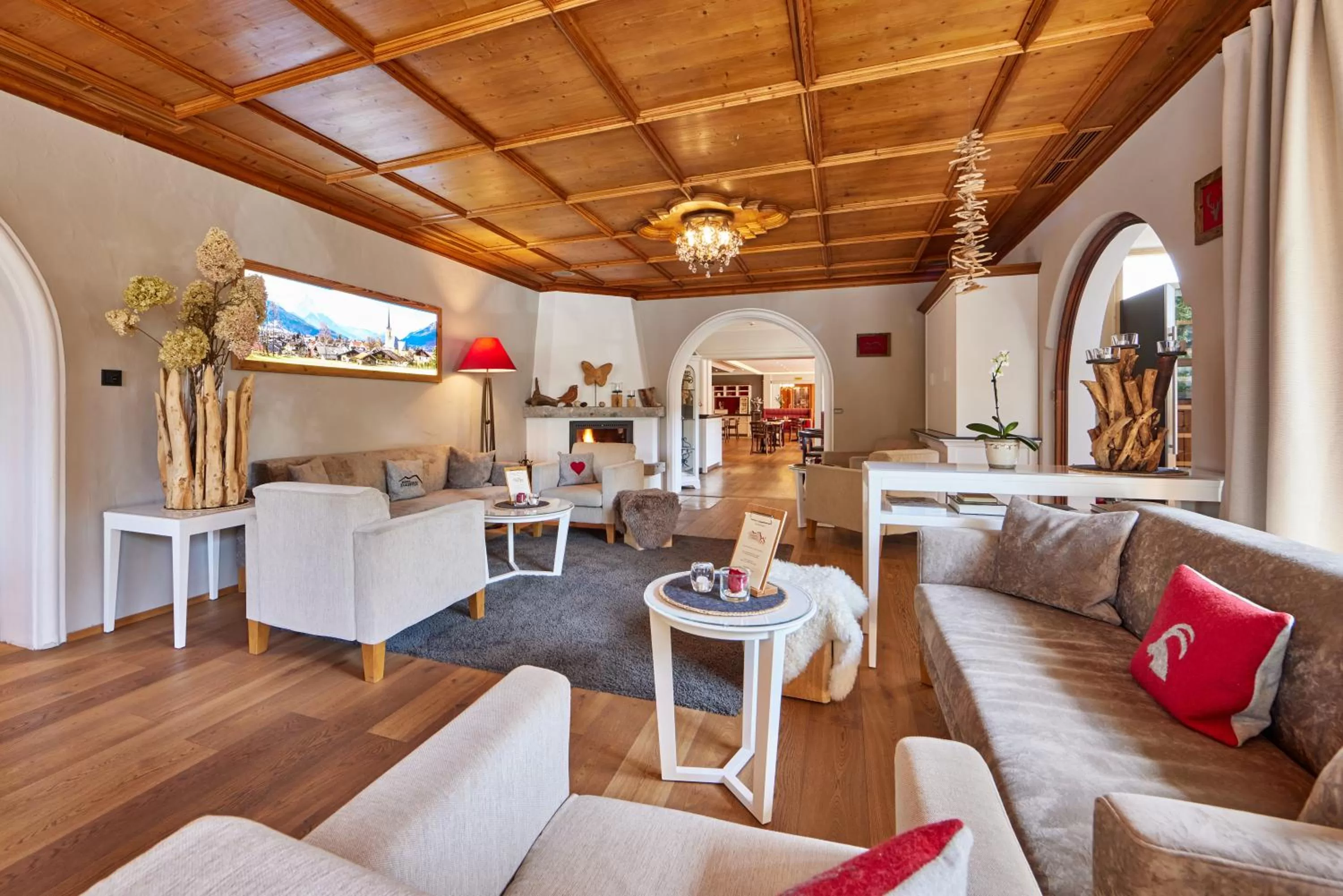 Communal lounge/ TV room in Hotel Zugspitze