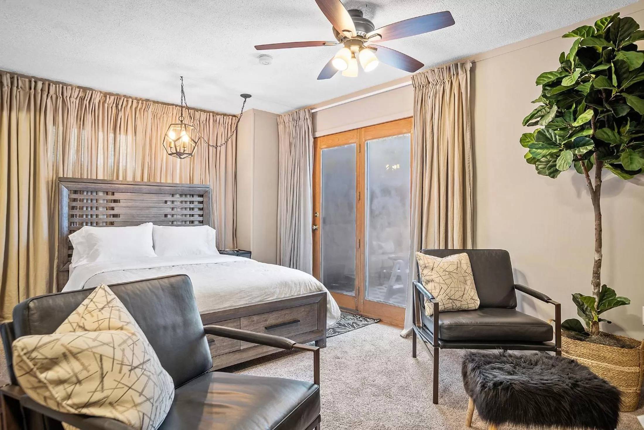 Bed in Black Forest Inn Bed & Breakfast