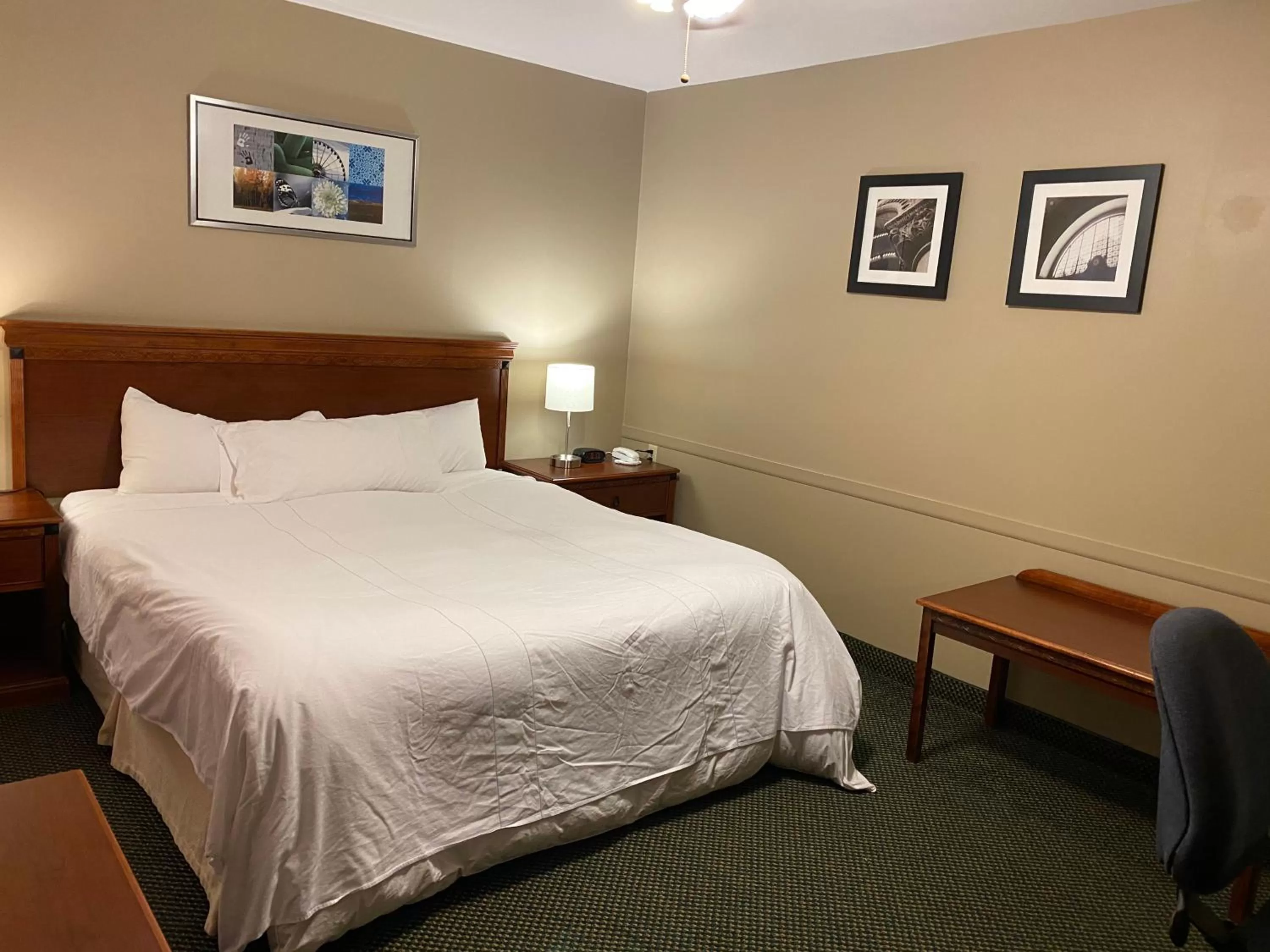 Bed in Diamond Motel - Abilene