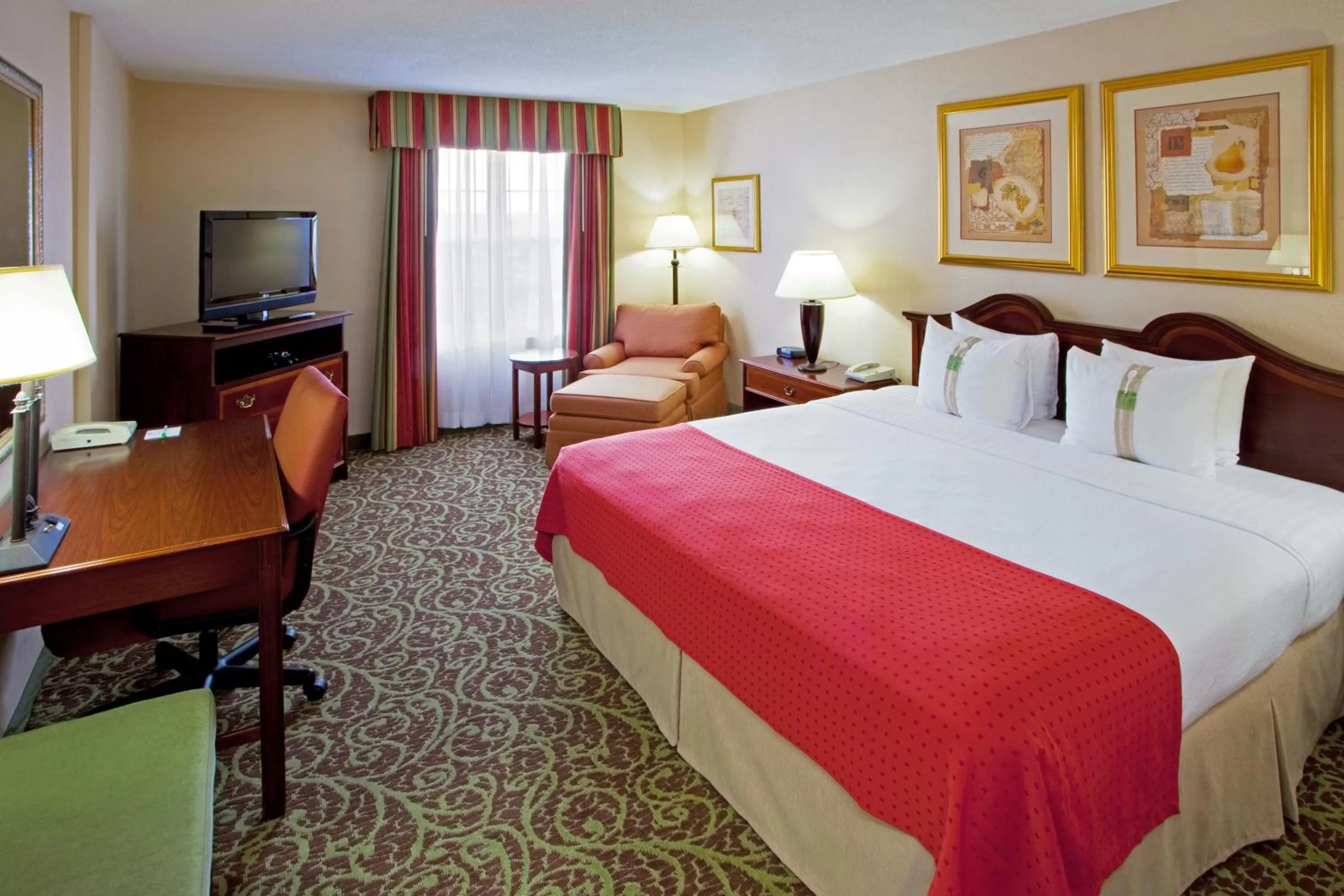 Photo of the whole room, Bed in Holiday Inn Chantilly-Dulles Expo Airport by IHG