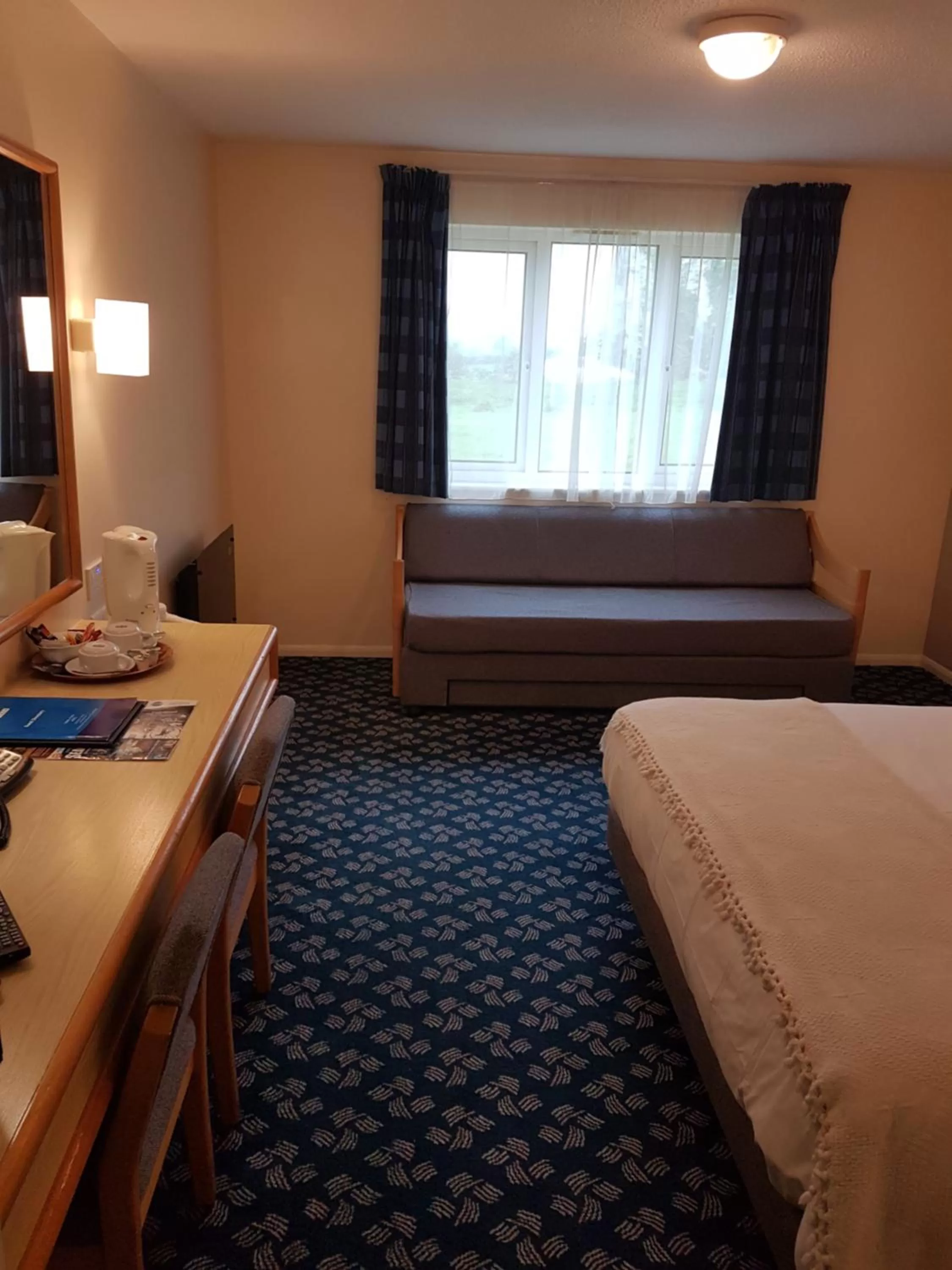 Photo of the whole room, Bed in Travel Plaza Hotel