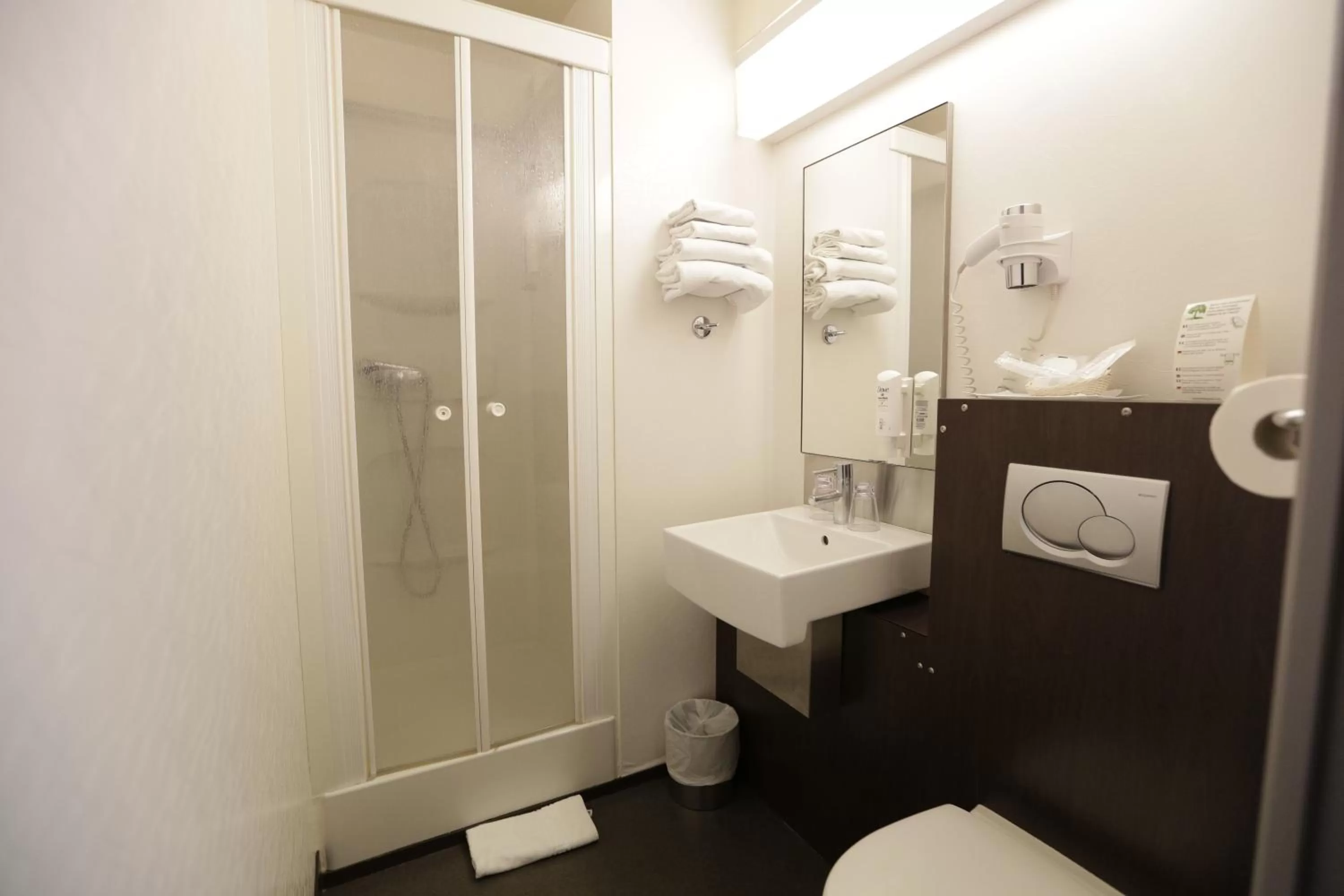 Bathroom in Hôtel Au Petit Caporal