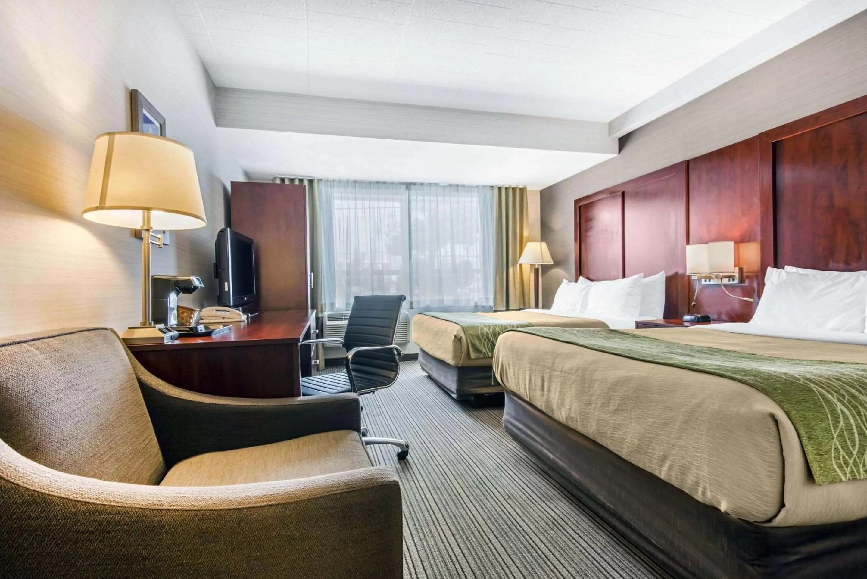 Photo of the whole room, Bed in Comfort Inn & Suites