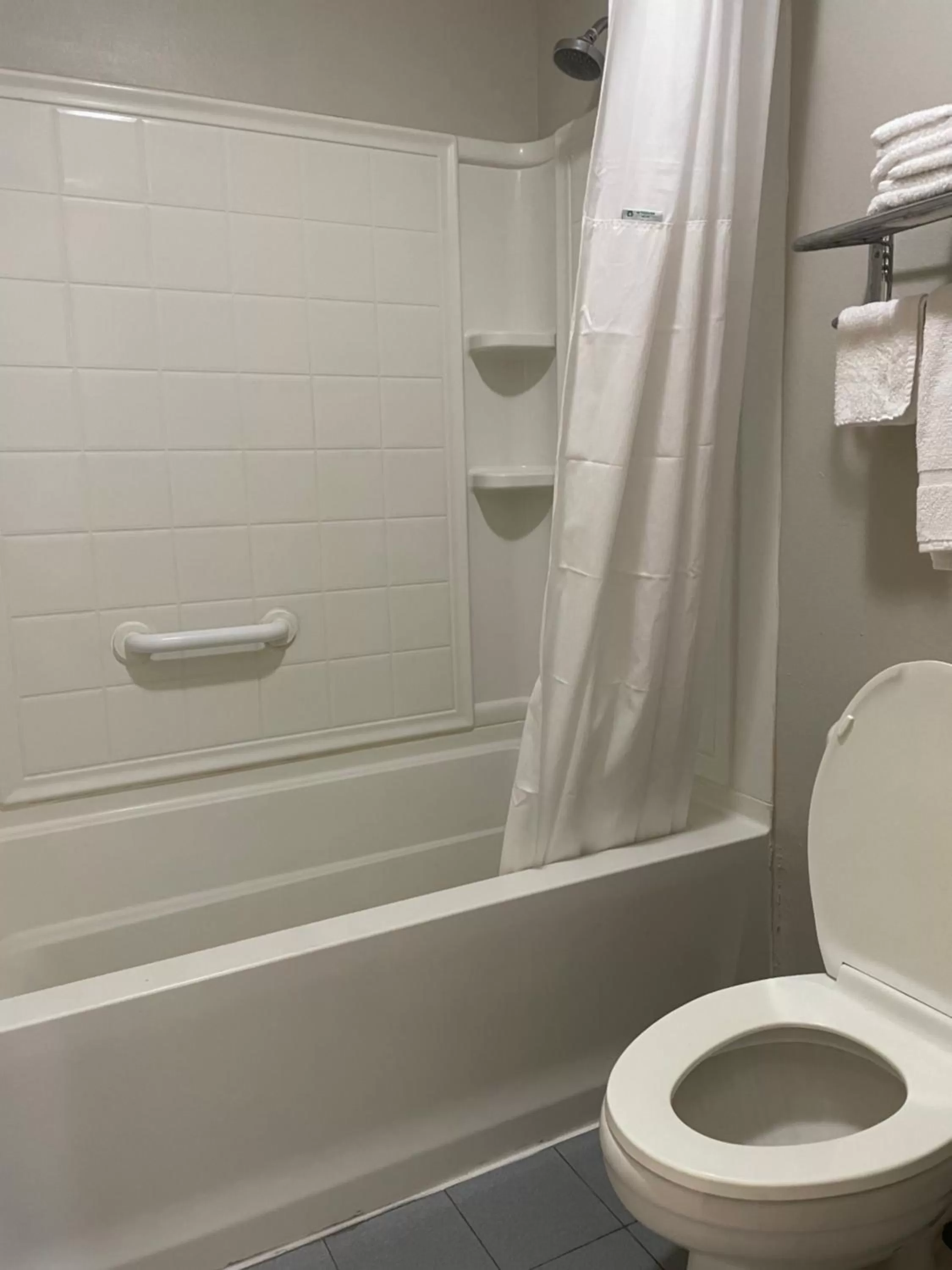 Bath in Days Inn by Wyndham Portland/Corpus Christi