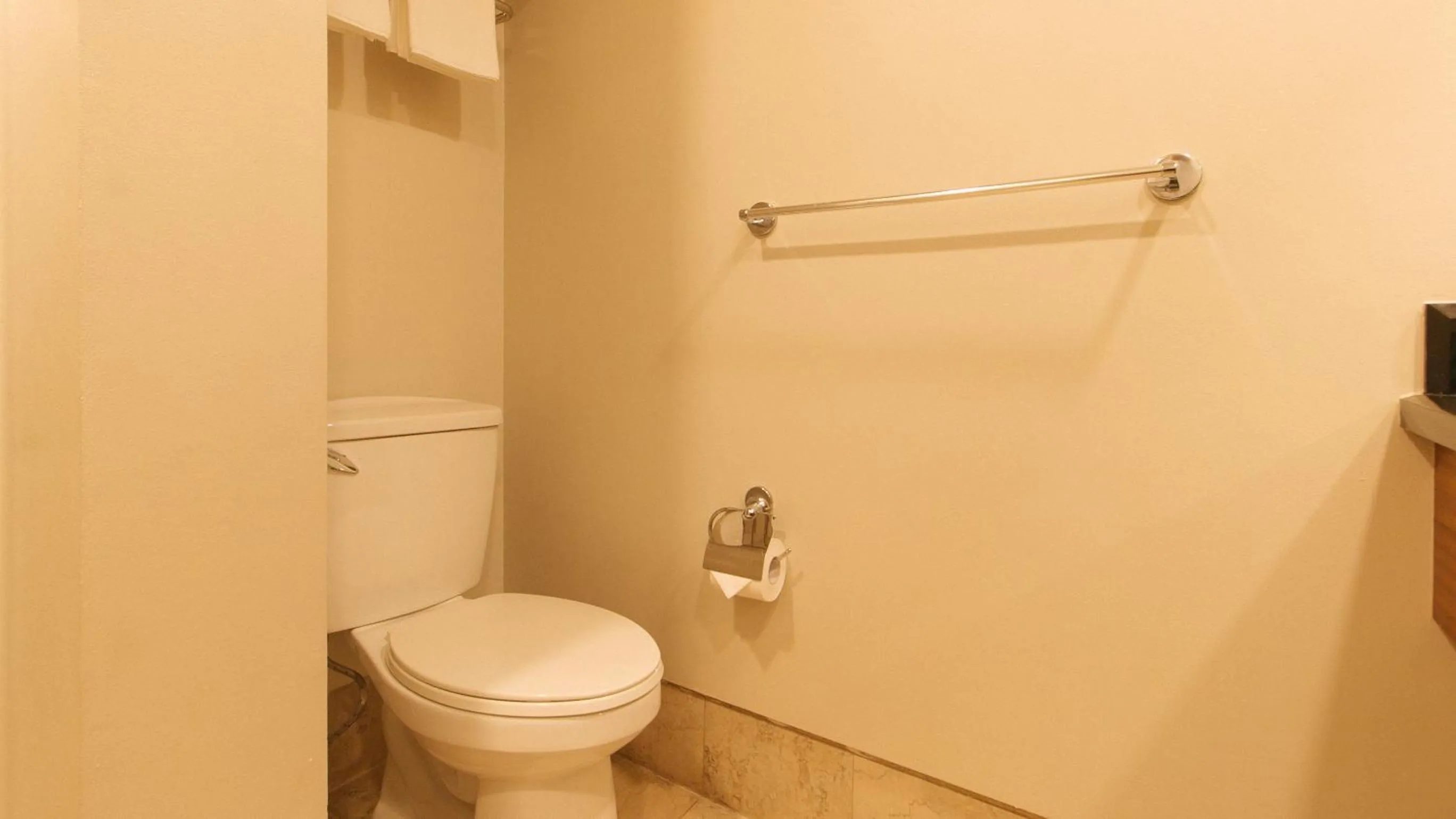 Toilet in RedDoorz Premium at The Residences Olympia Makati