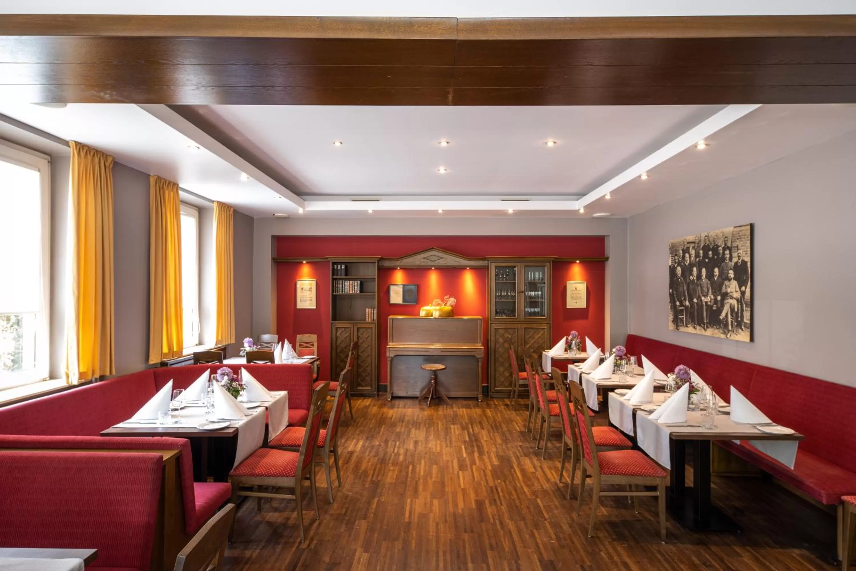 Restaurant/places to eat in Hotel Rheinischer Hof