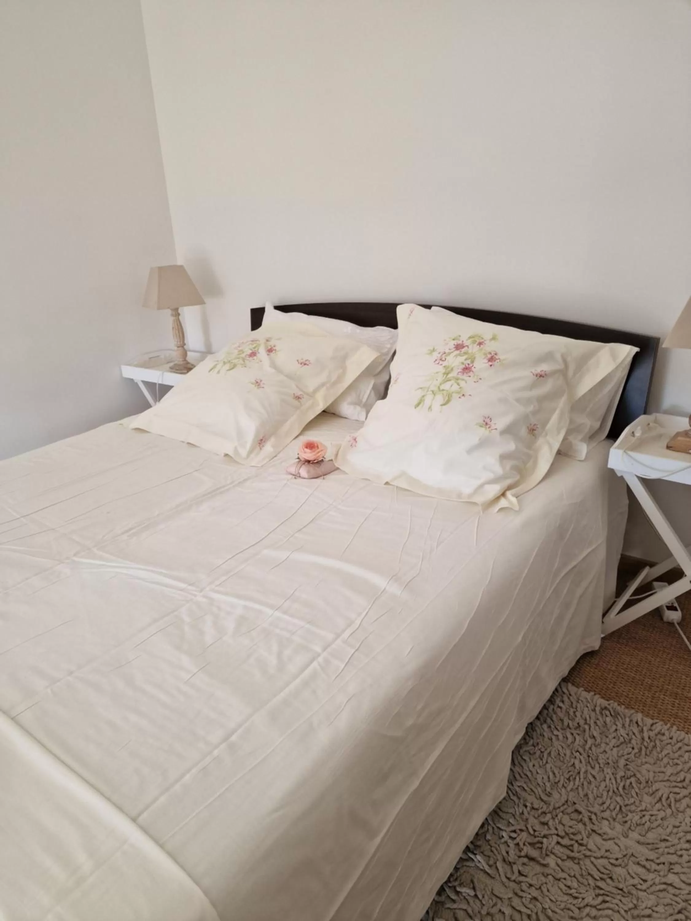 Bed in Camélia rouge