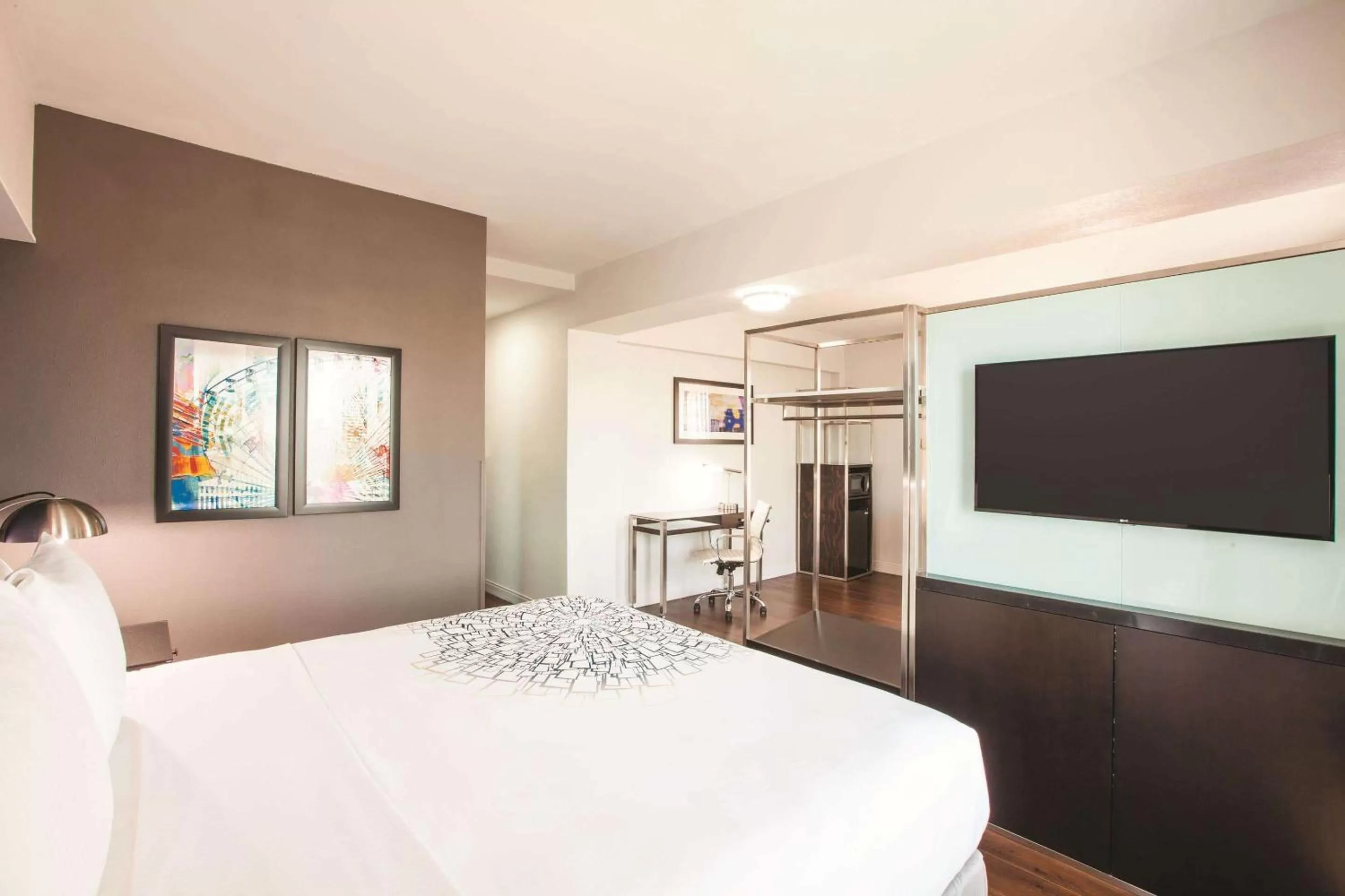 Photo of the whole room, Bed in Holiday Inn Express - Dallas Downtown by IHG