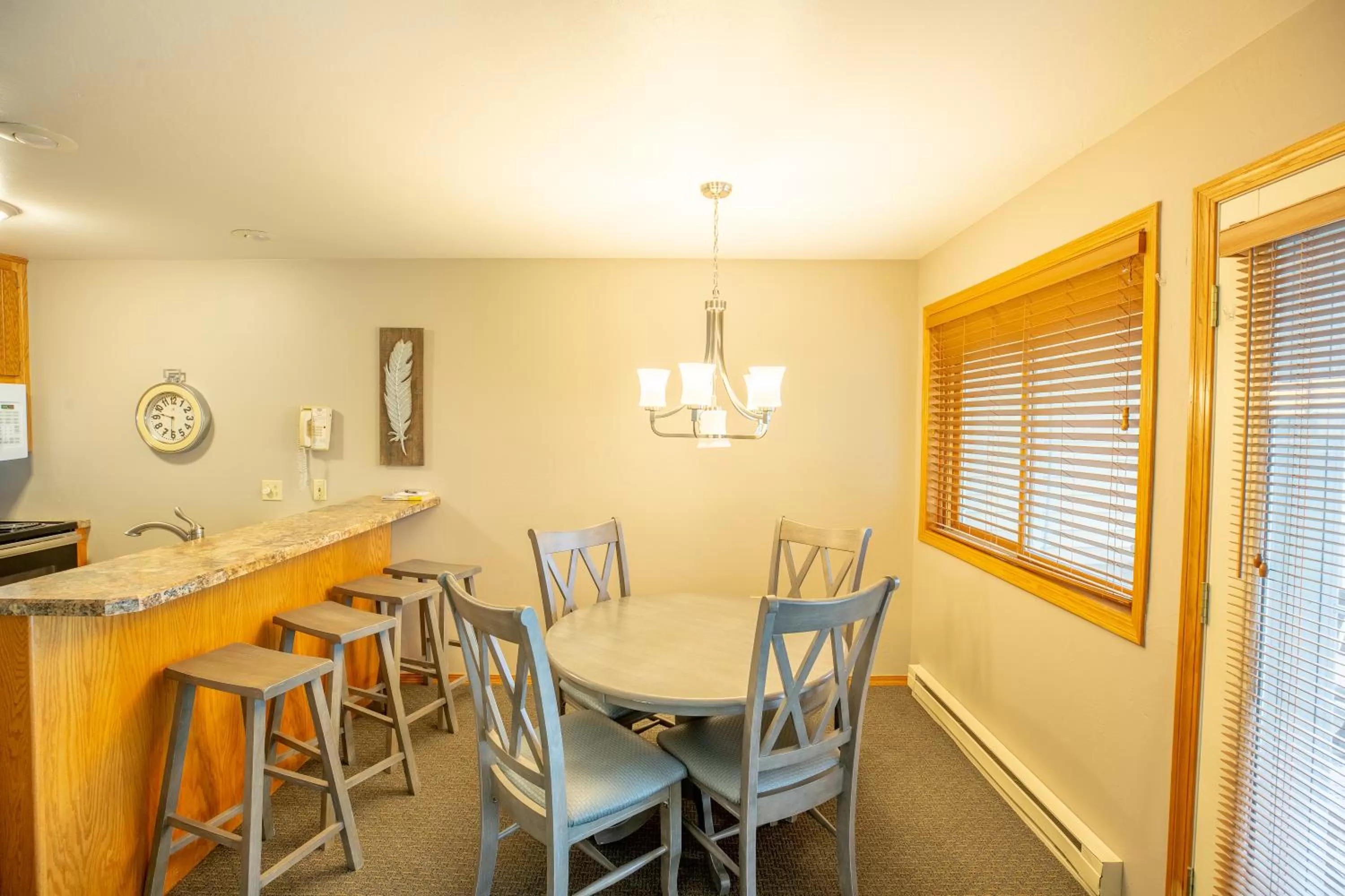 Dining area in Westwood Shores Waterfront Resort