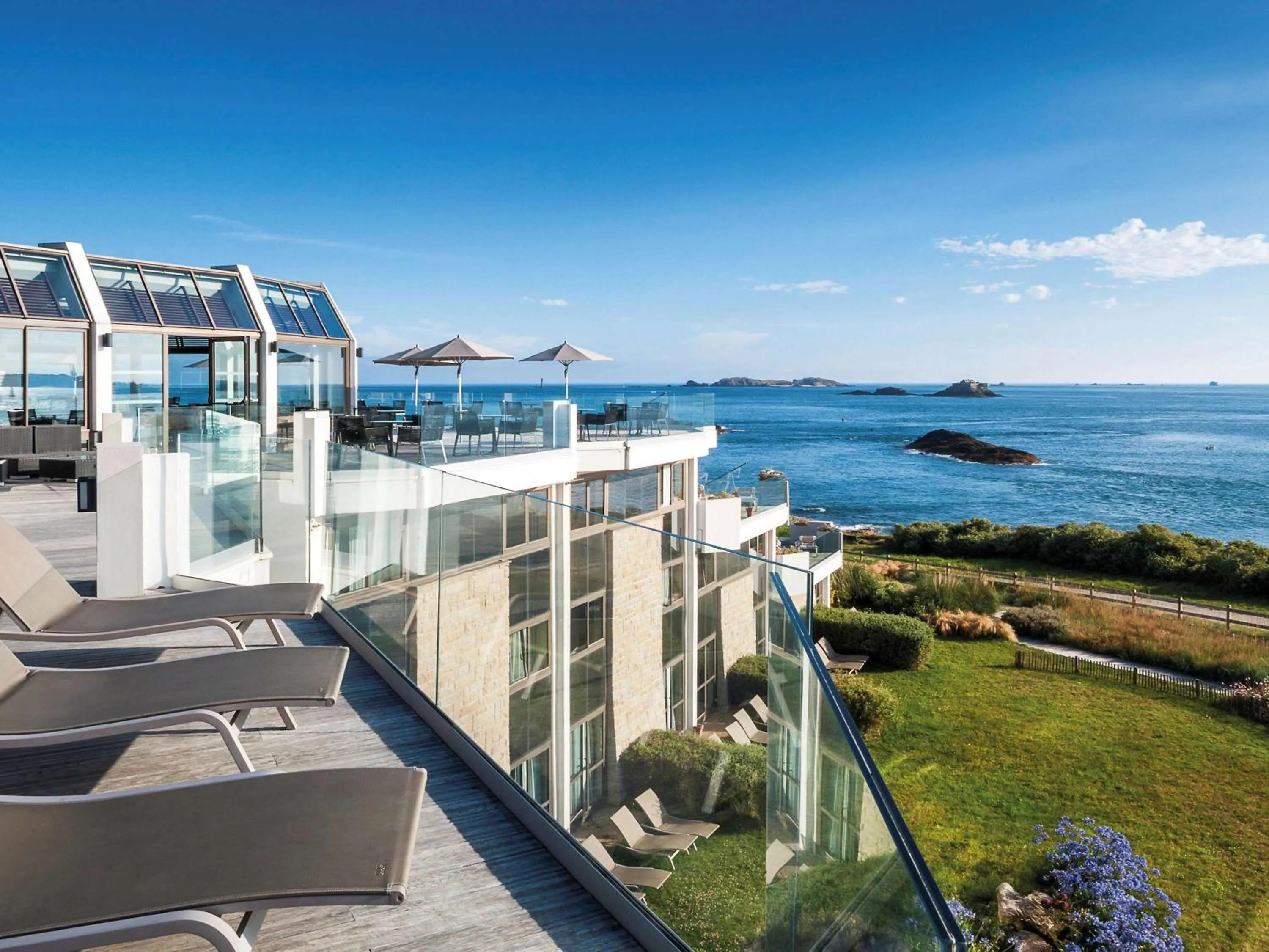Property building in Emeria Dinard Thalasso Spa