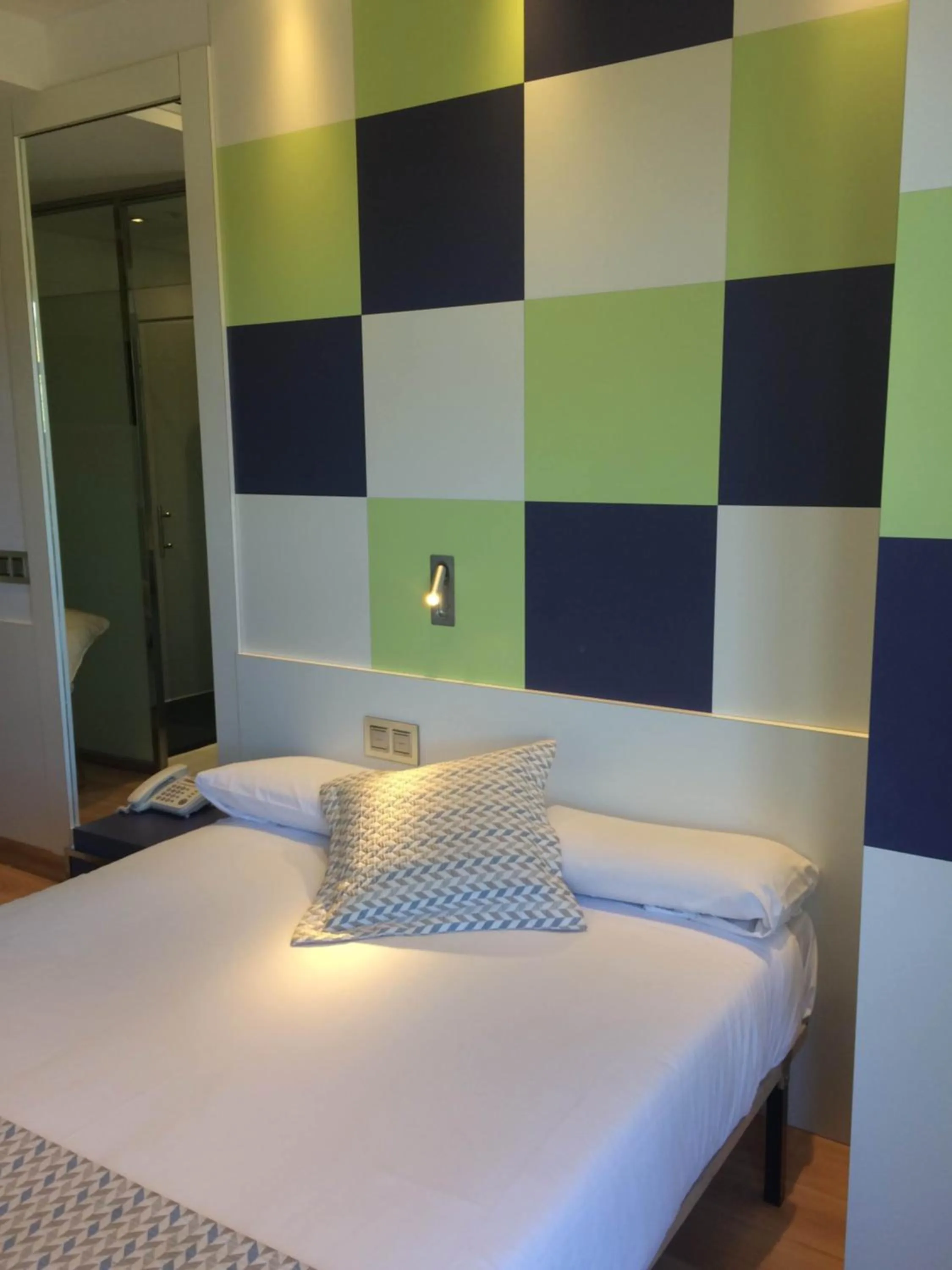 Bedroom, Bed in Hotel Vía Gótica