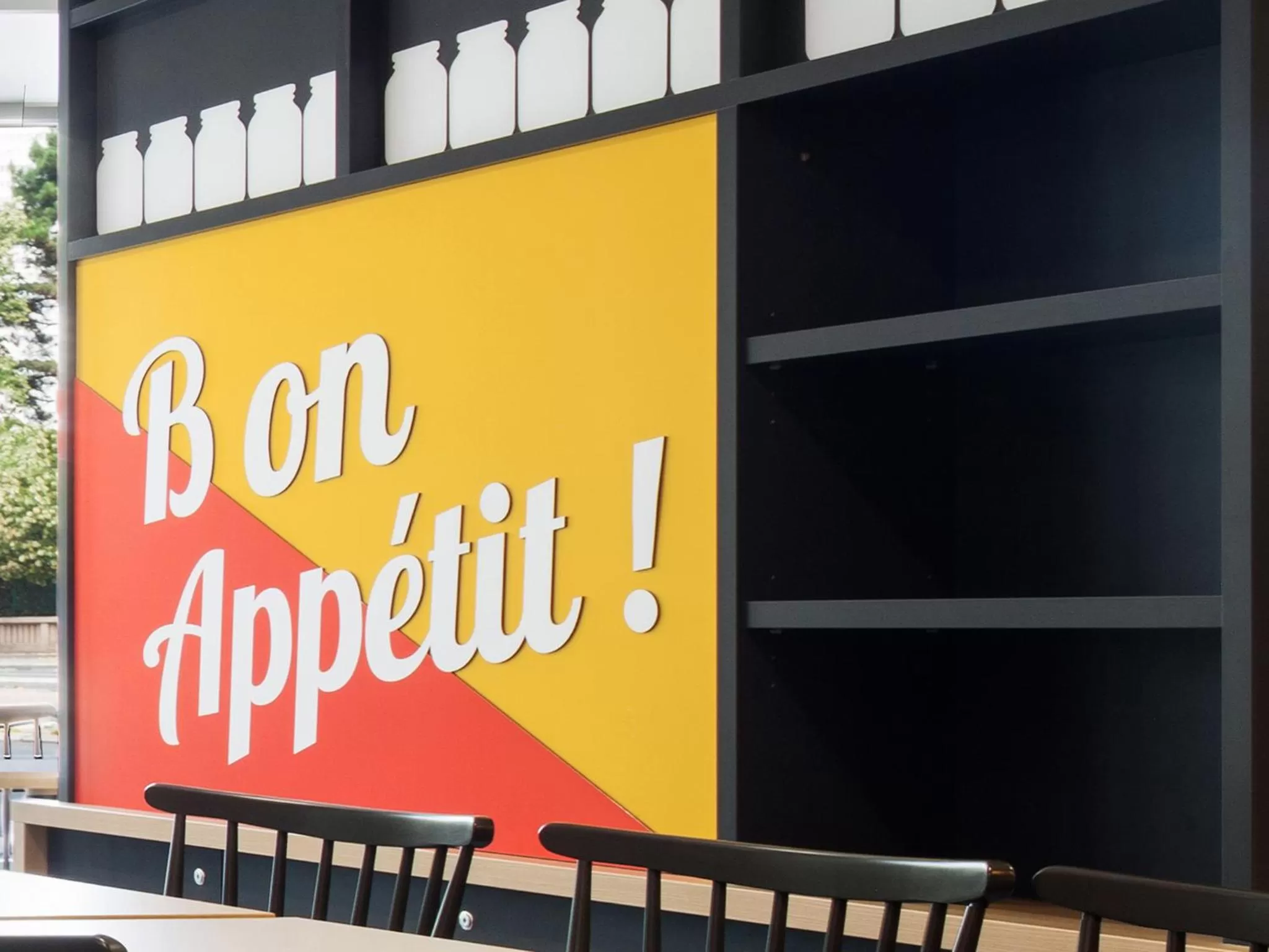 Restaurant/places to eat in B&B HOTEL Saint-Quentin