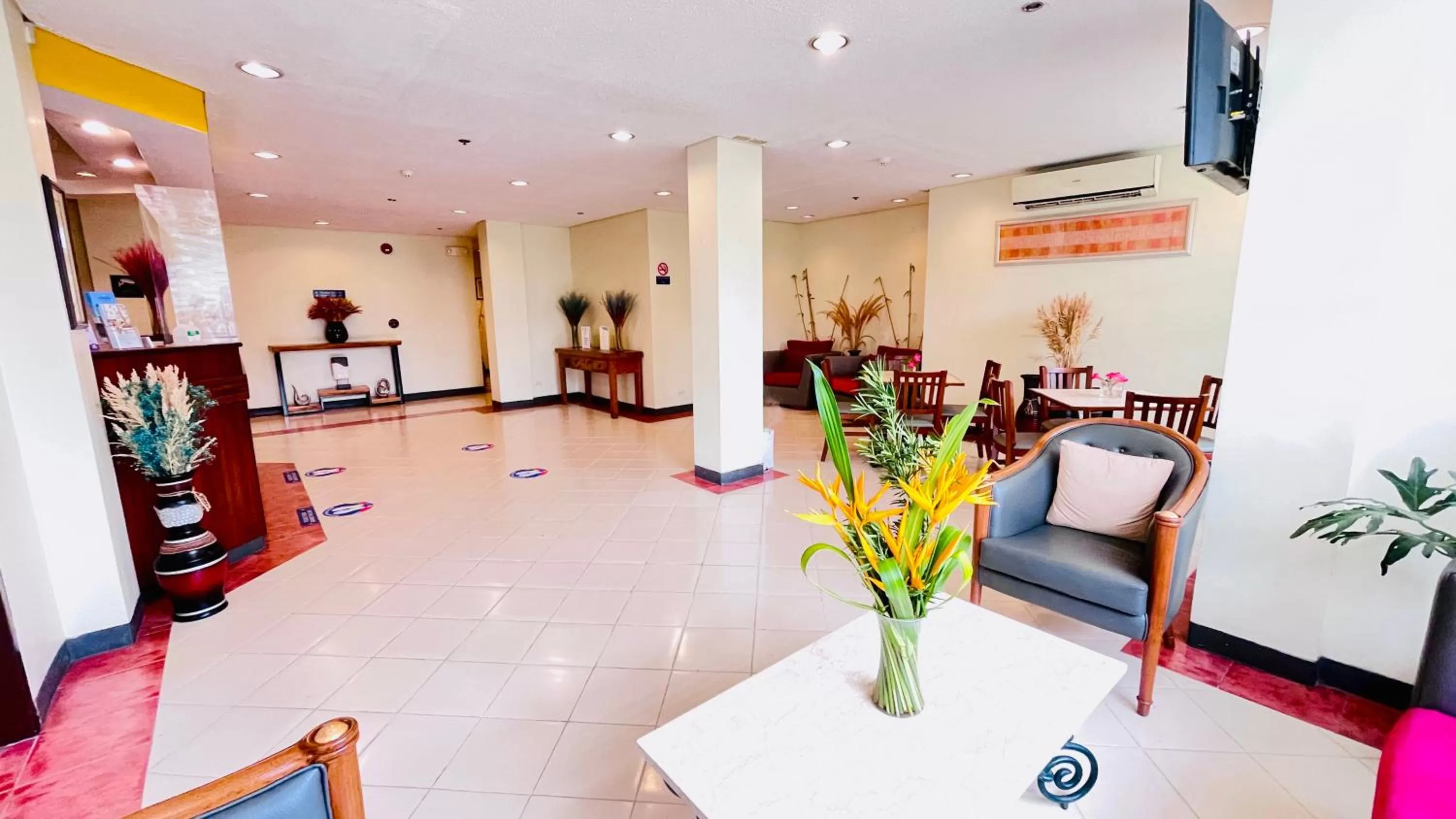 Lobby or reception in Microtel by Wyndham Tarlac