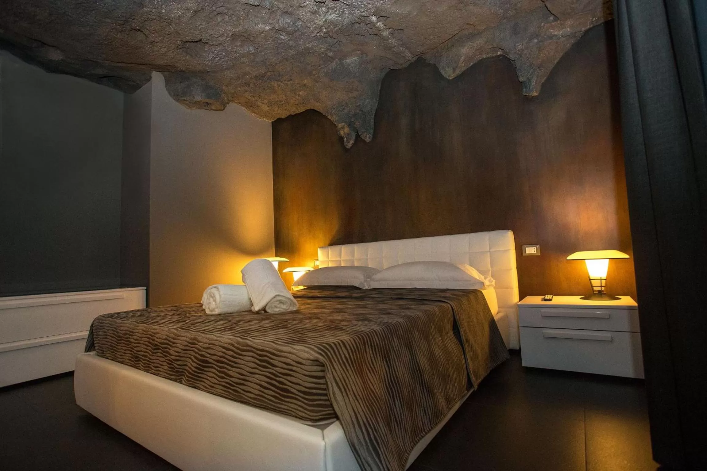 Photo of the whole room, Bed in Tra Le Braccia di Morfeo