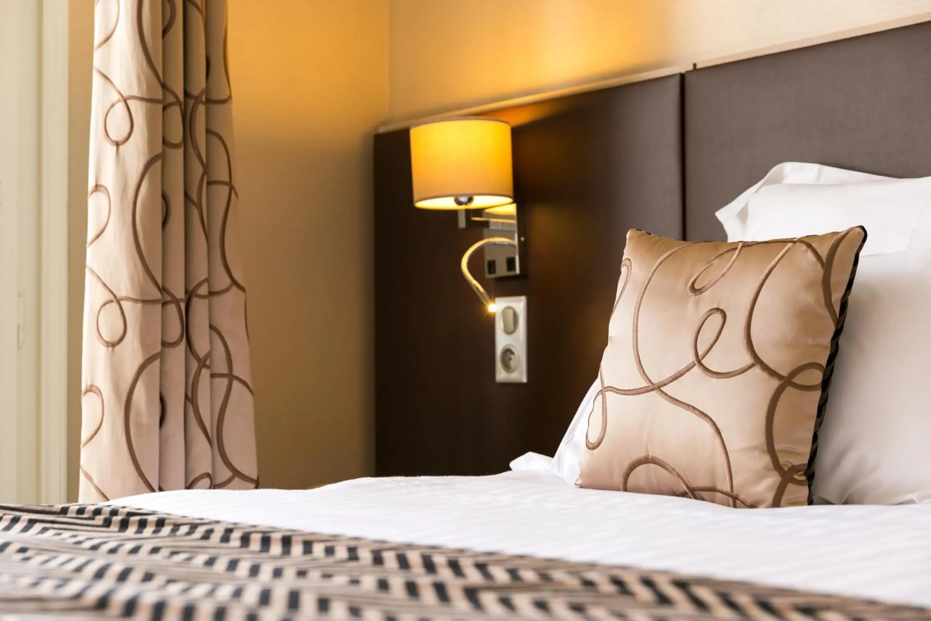 Standard Double Room with Sea View and Balcony in Le Goyen Standard Double Room with Sea View and Balcony in Le Goyen