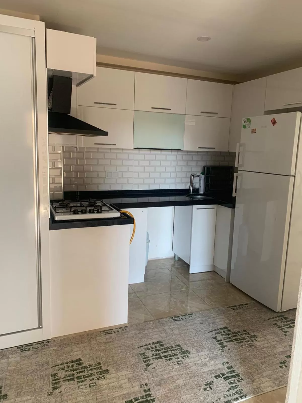 Kitchen/Kitchenette in Mina Suit Apart