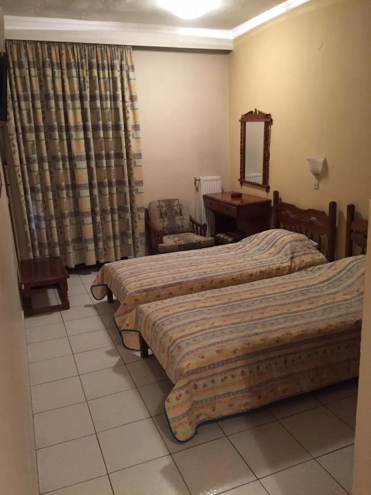 Twin Room with Bathroom - single occupancy in Hotel Costis Twin Room with Bathroom - single occupancy in Hotel Costis