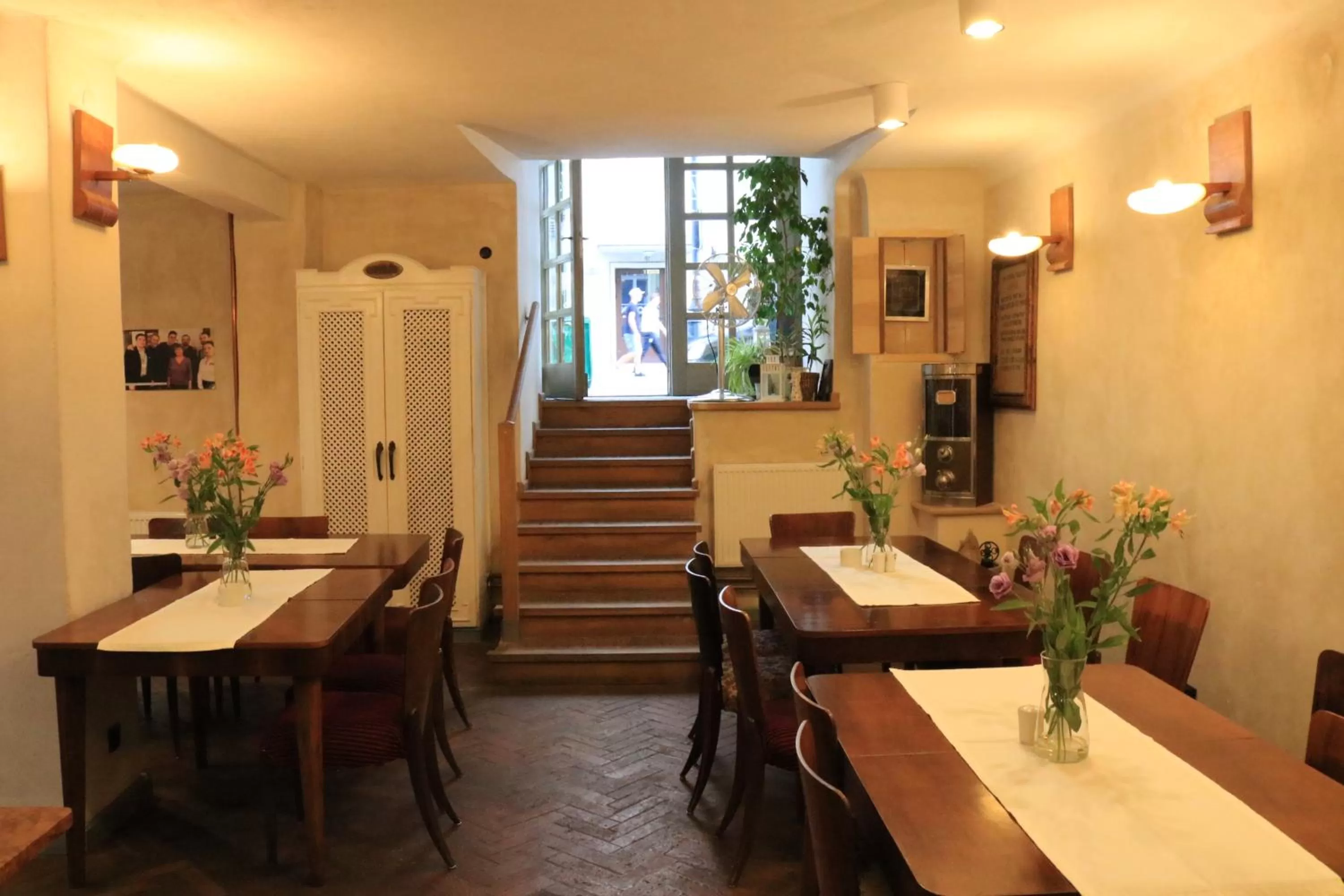 Restaurant/places to eat in Chopin Boutique