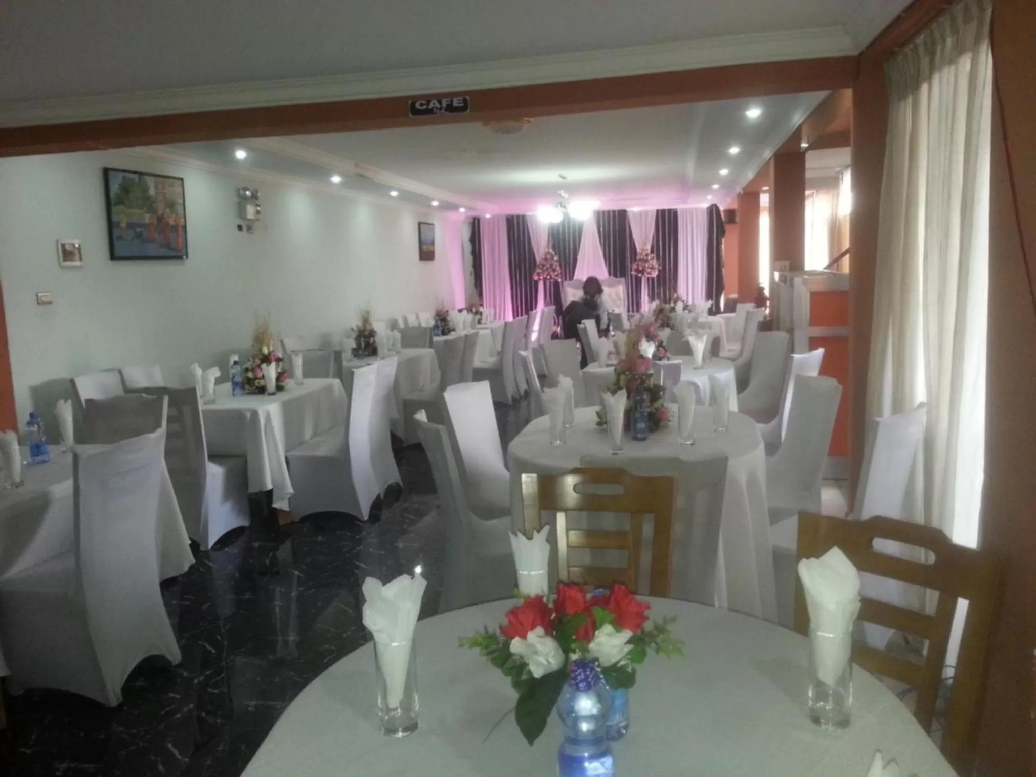 Restaurant/Places to Eat in North Addis Hotel