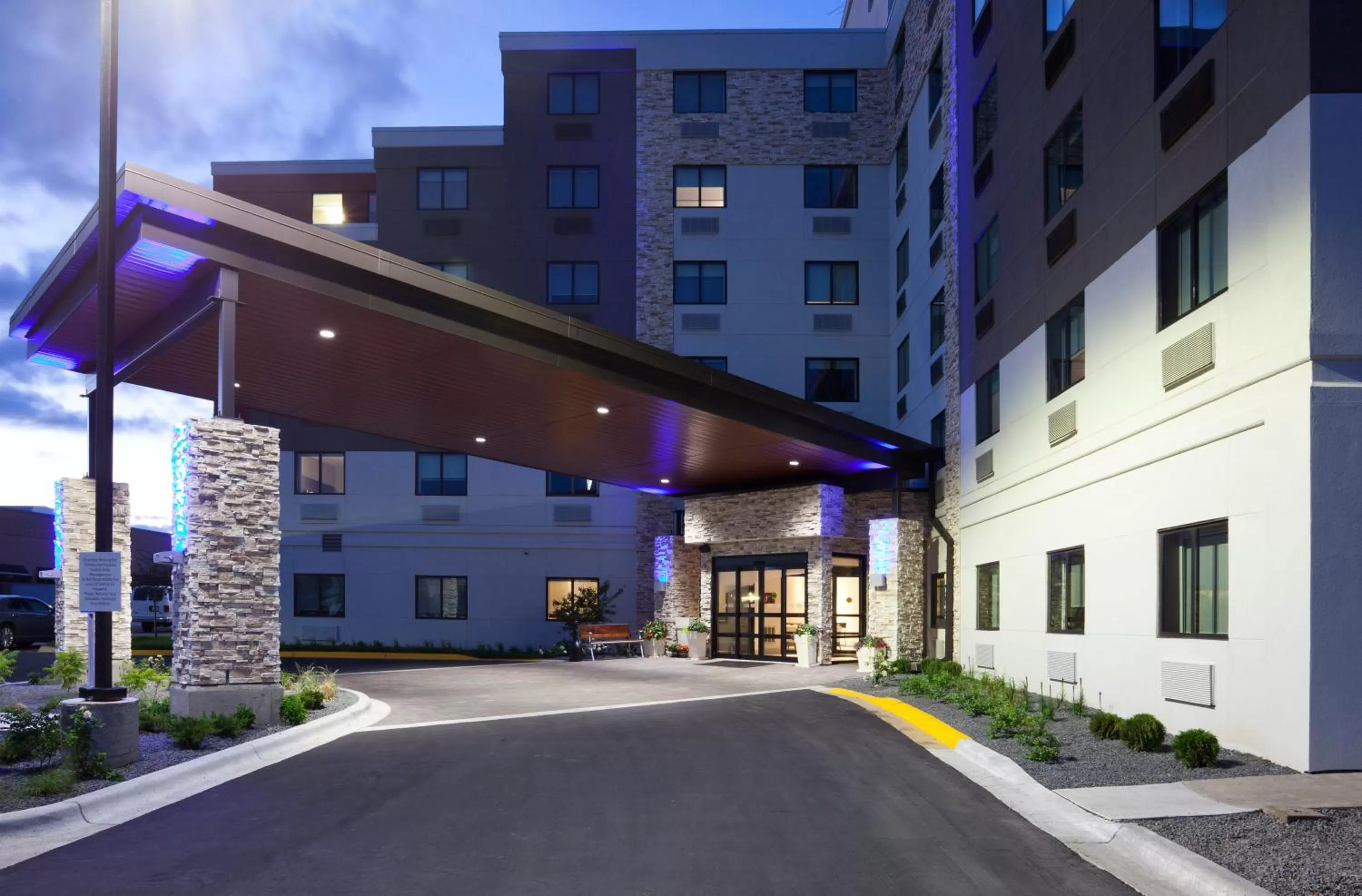 Property building in Holiday Inn Express Roseville-St. Paul by IHG