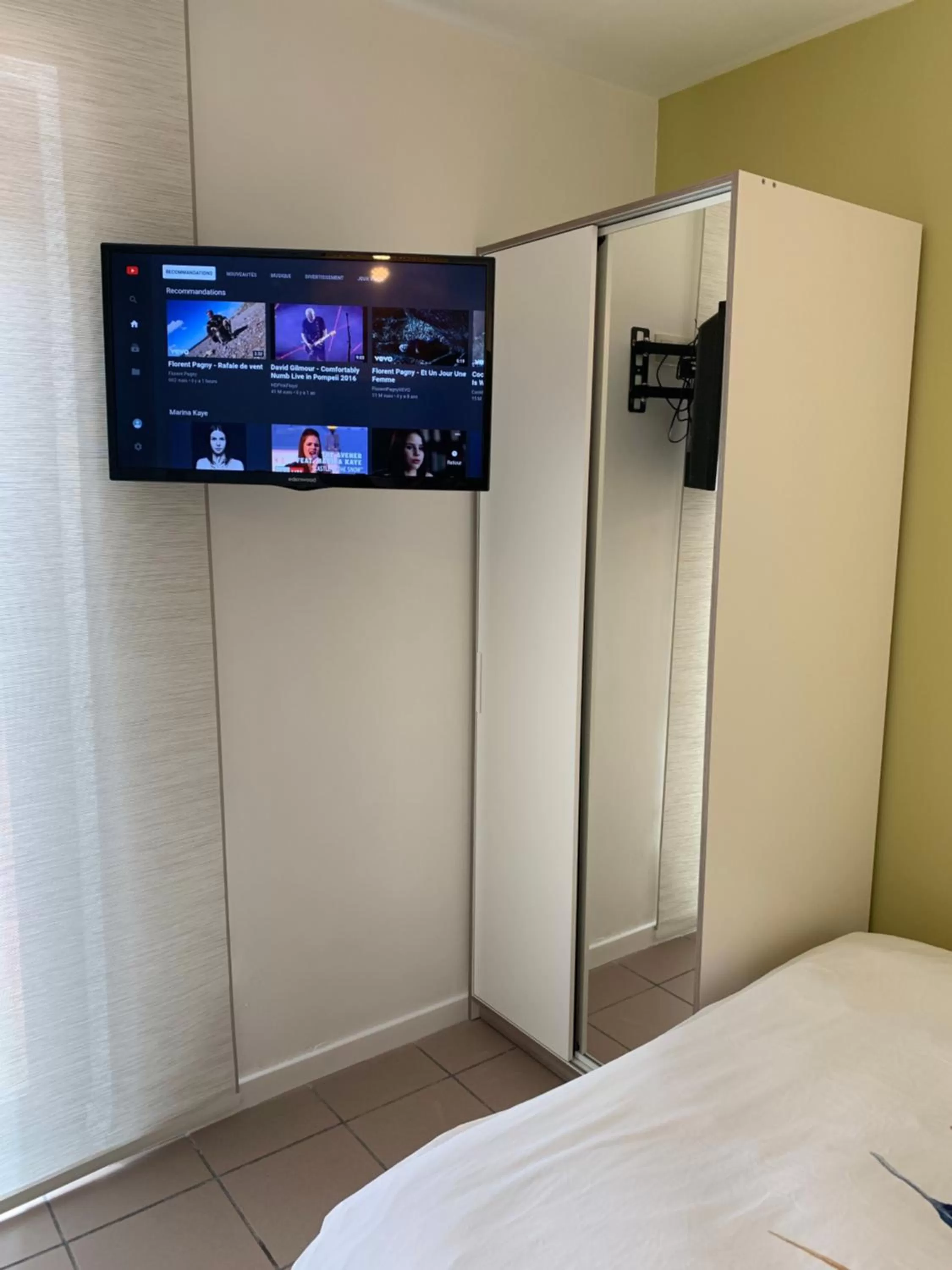 TV and multimedia, Bed in Carpe Diem