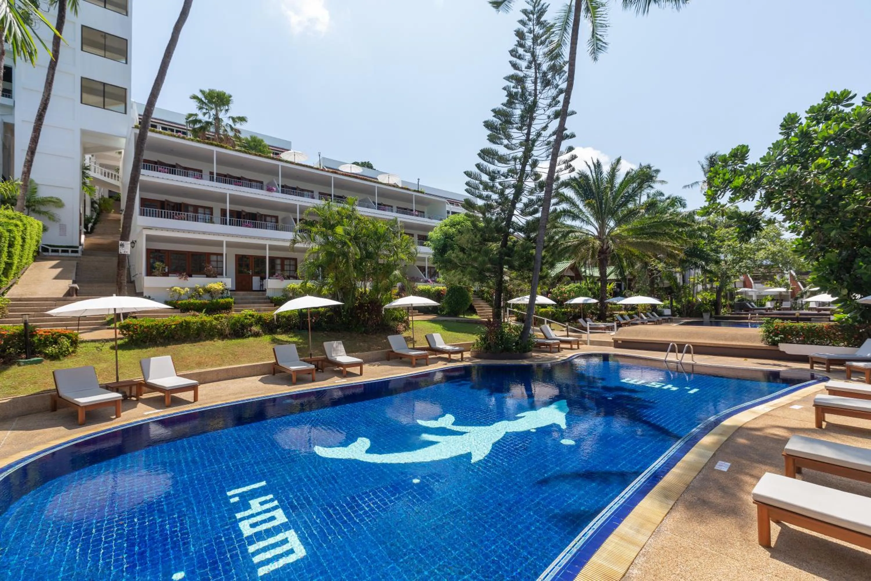 Swimming pool in Best Western Phuket Ocean Resort