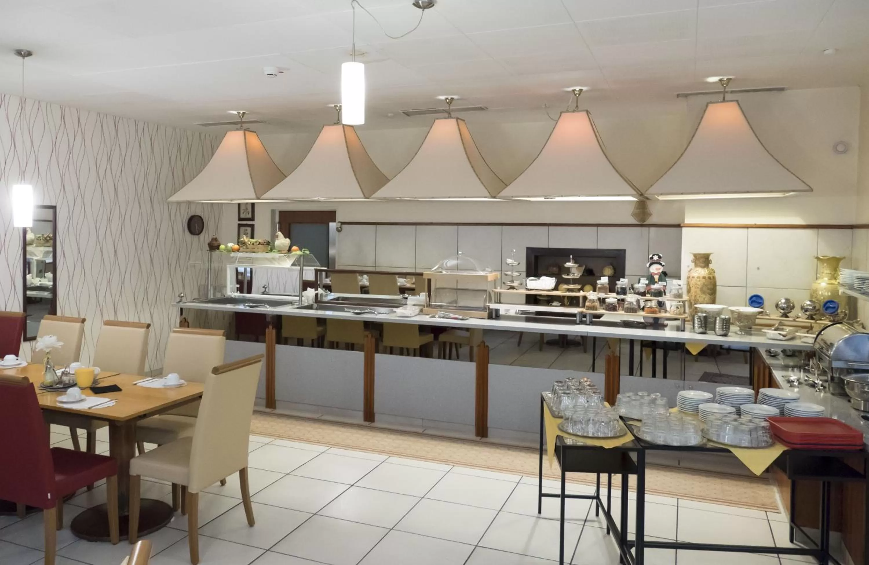 Restaurant/places to eat in Hotel Excelsior