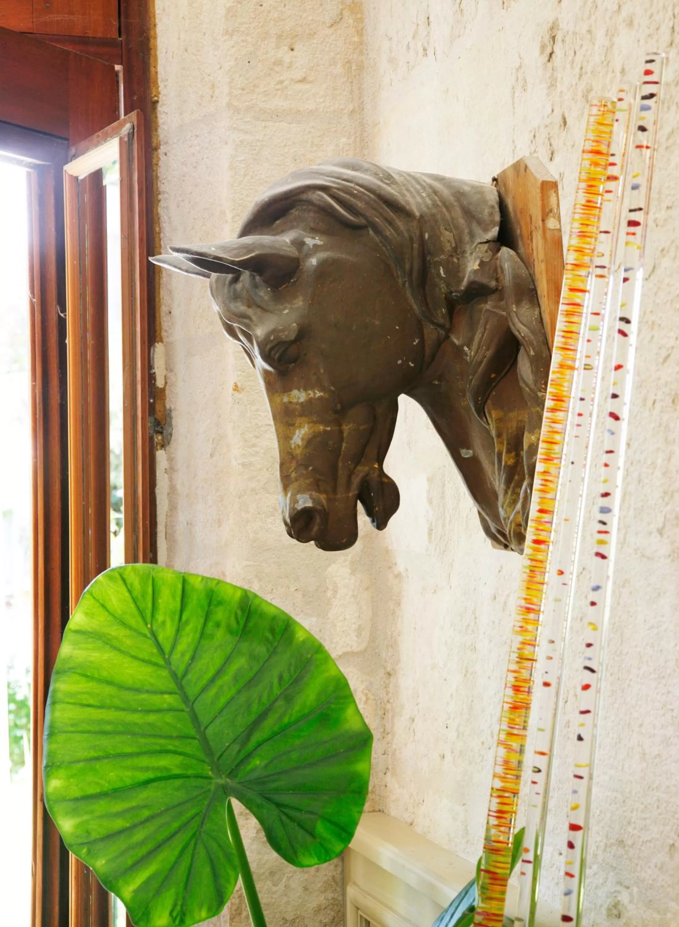 Decorative detail in La Porte Rouge - The Red Door Inn