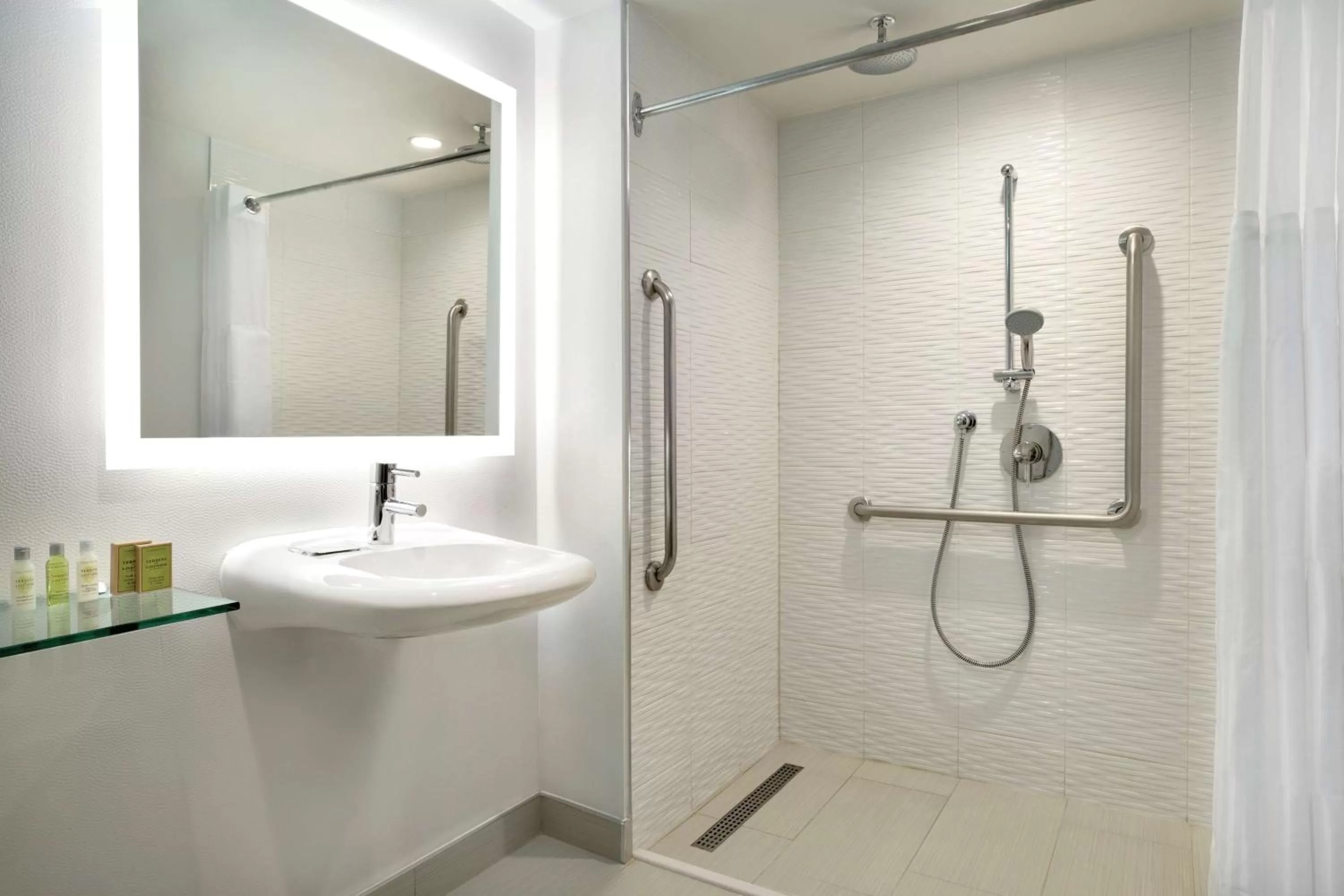 Bathroom in DoubleTree by Hilton Hotel Toronto Airport West