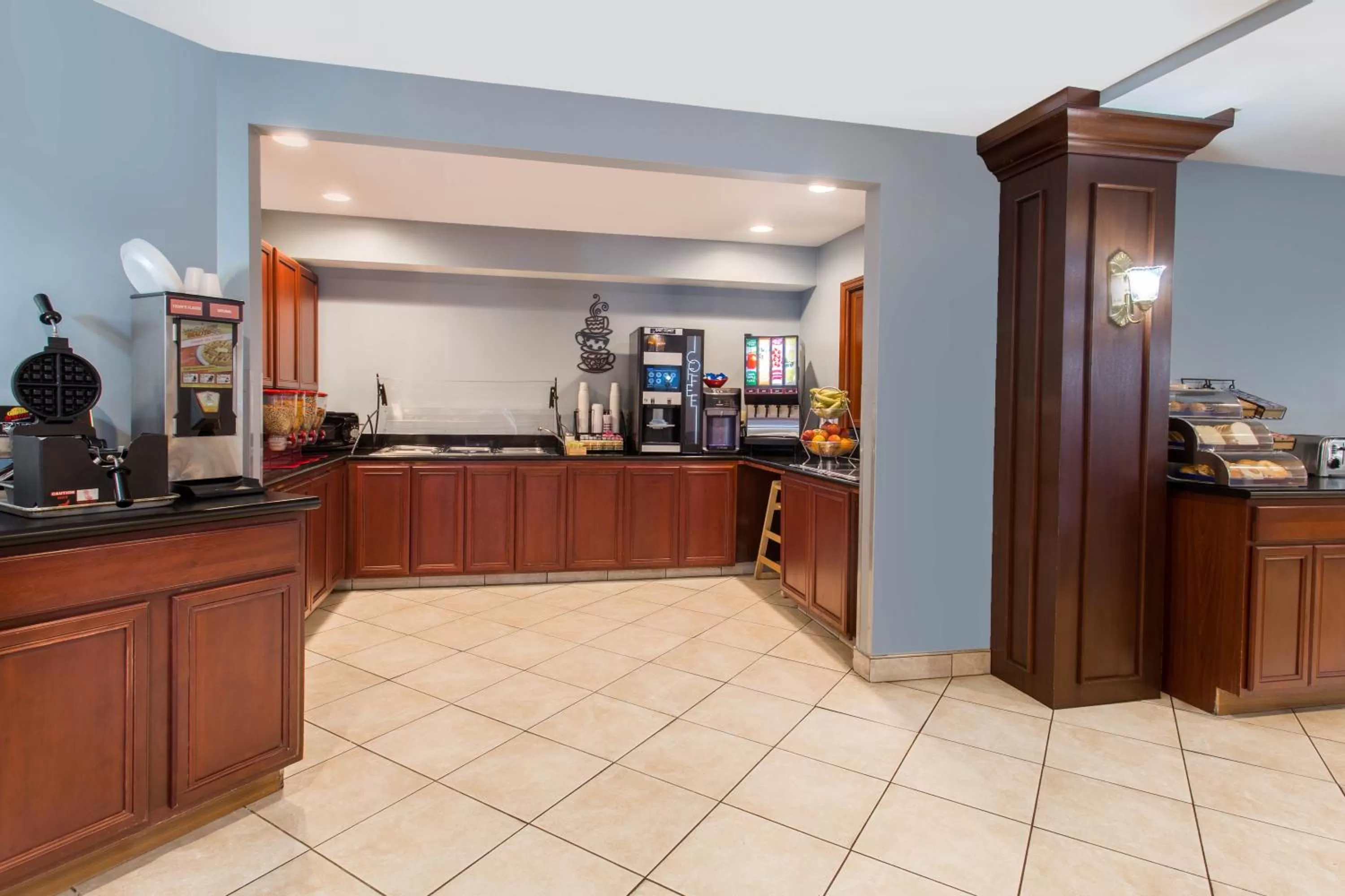 Buffet breakfast in Hawthorn Suites by Wyndham Allentown-Fogelsville