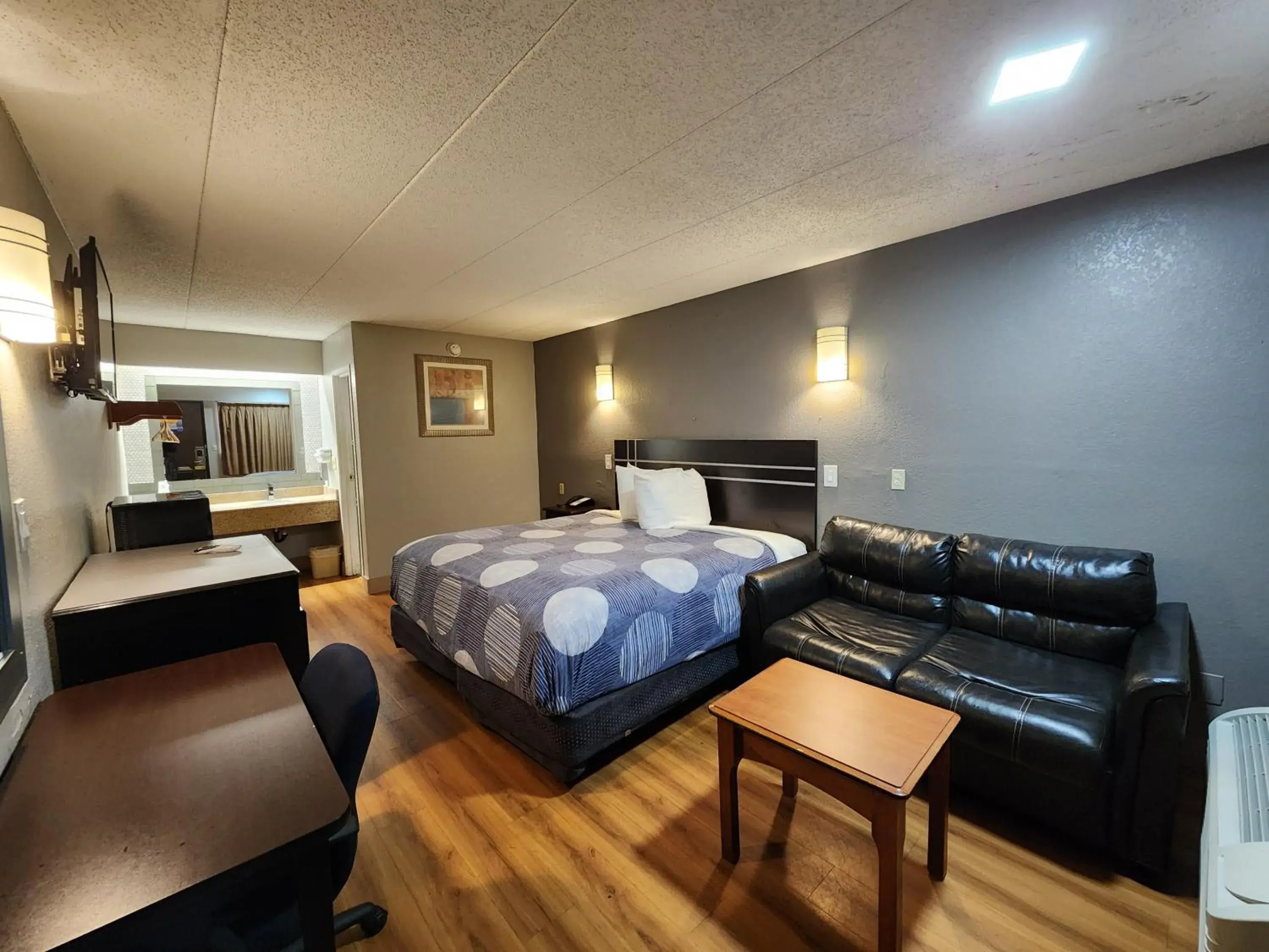 Business King Room - Non-Smoking in Americas Best Value Inn and Suites Little Rock Business King Room - Non-Smoking in Americas Best Value Inn and Suites Little Rock