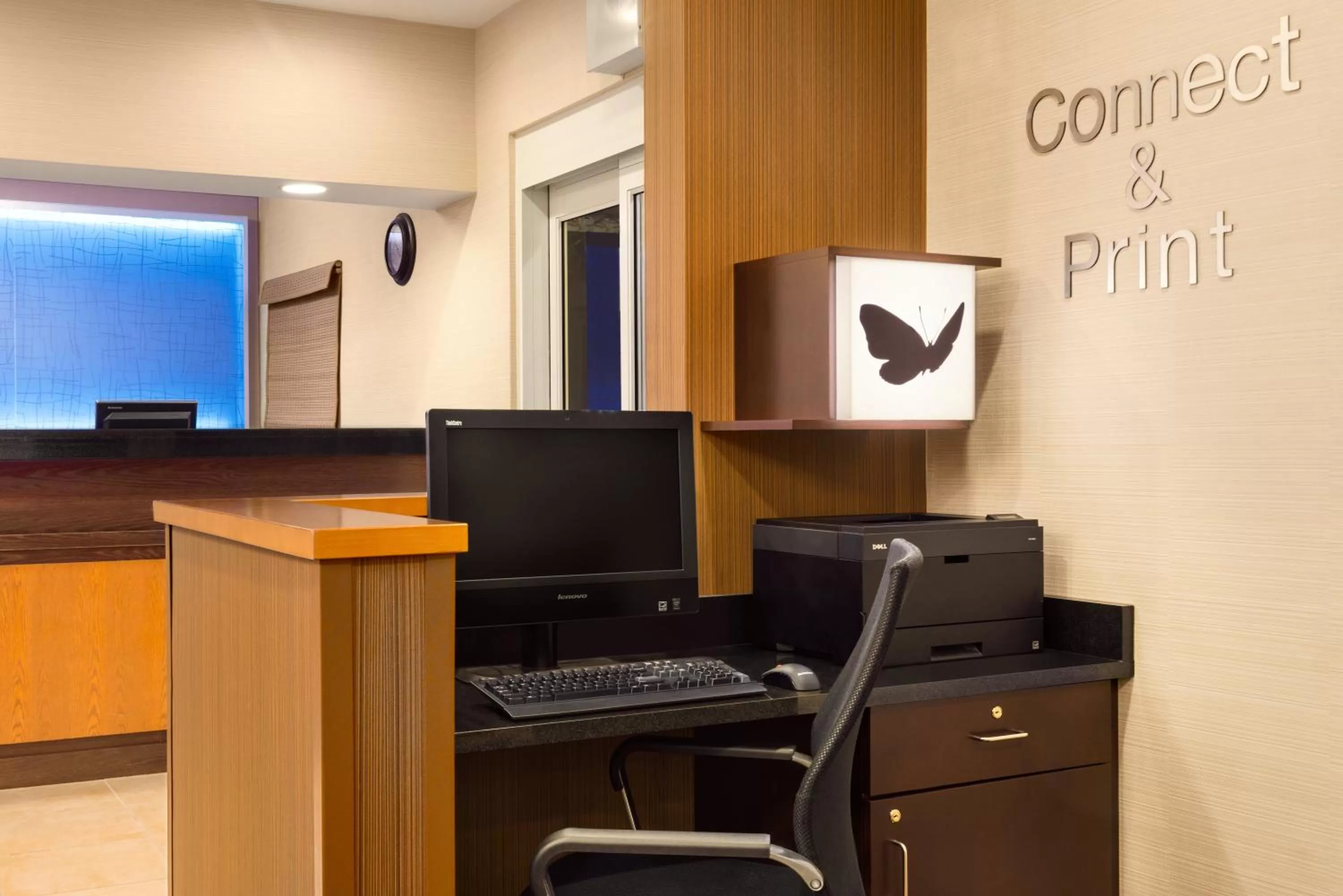 Business facilities in Amerivu Inn and Suites