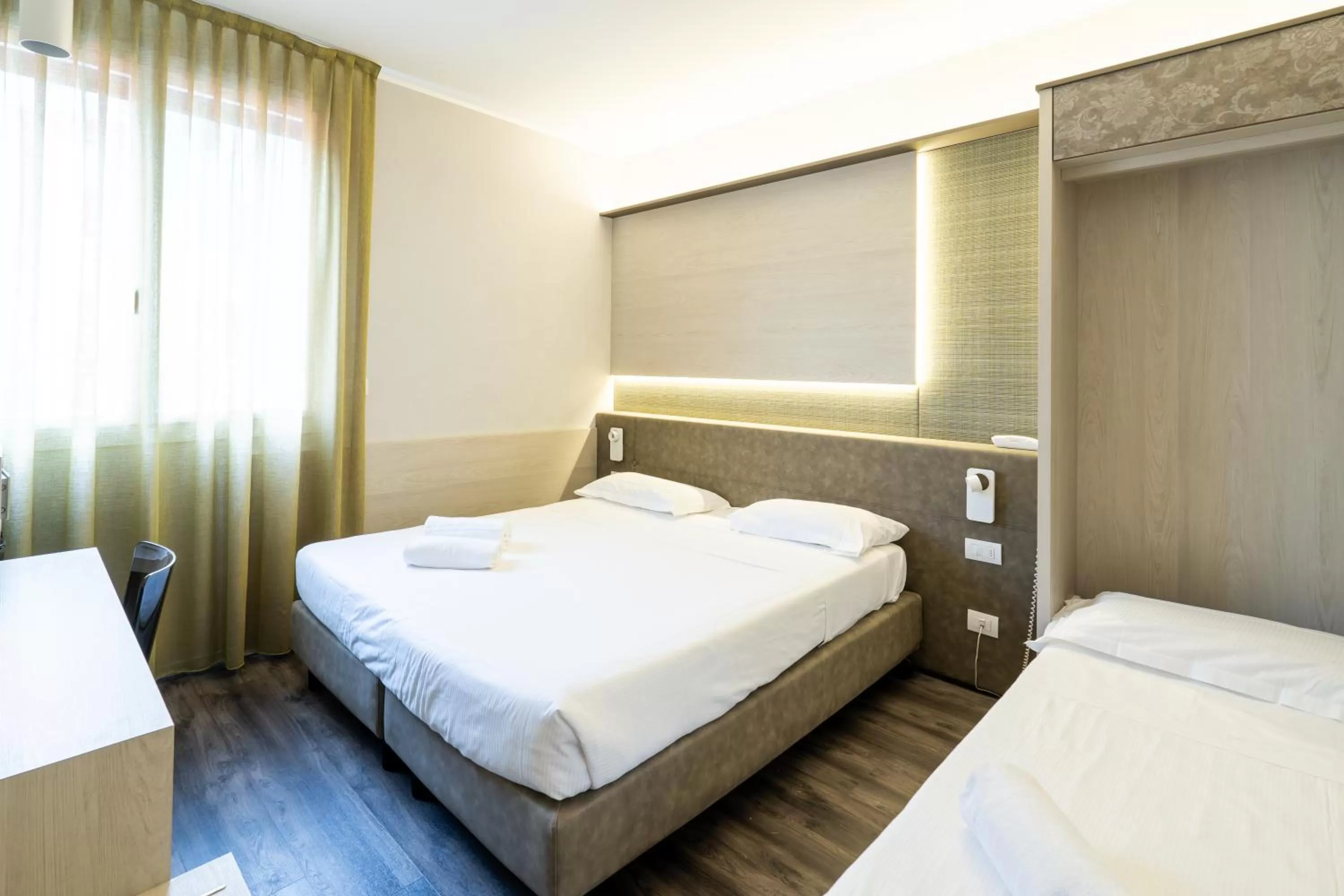 Bed in Hotel Des Etrangers