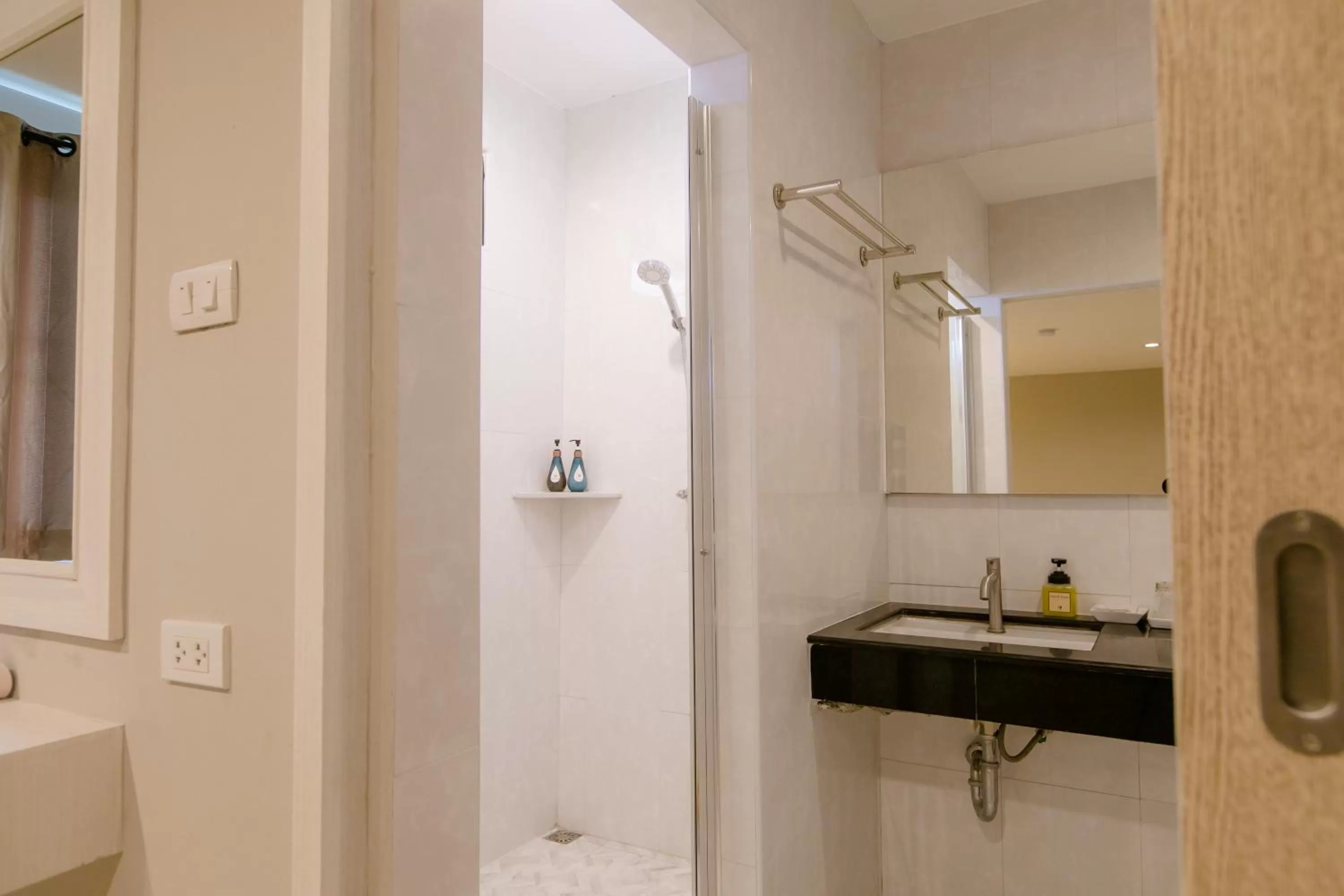 Shower in De Hug Hotel & Residence